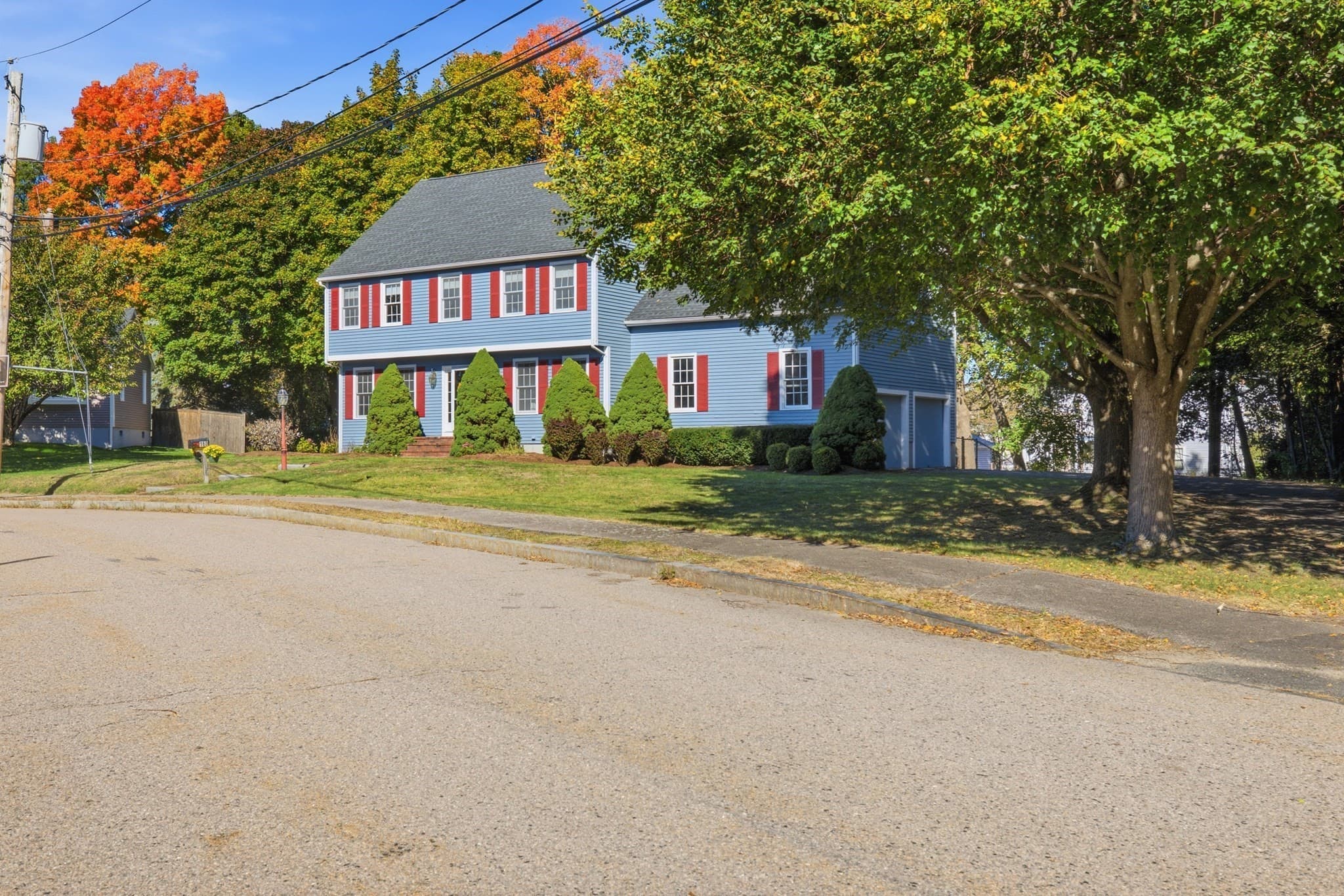 Single Family Residence at 160 Saunders Rd, Norwood MA 02062, photo 4 of 41