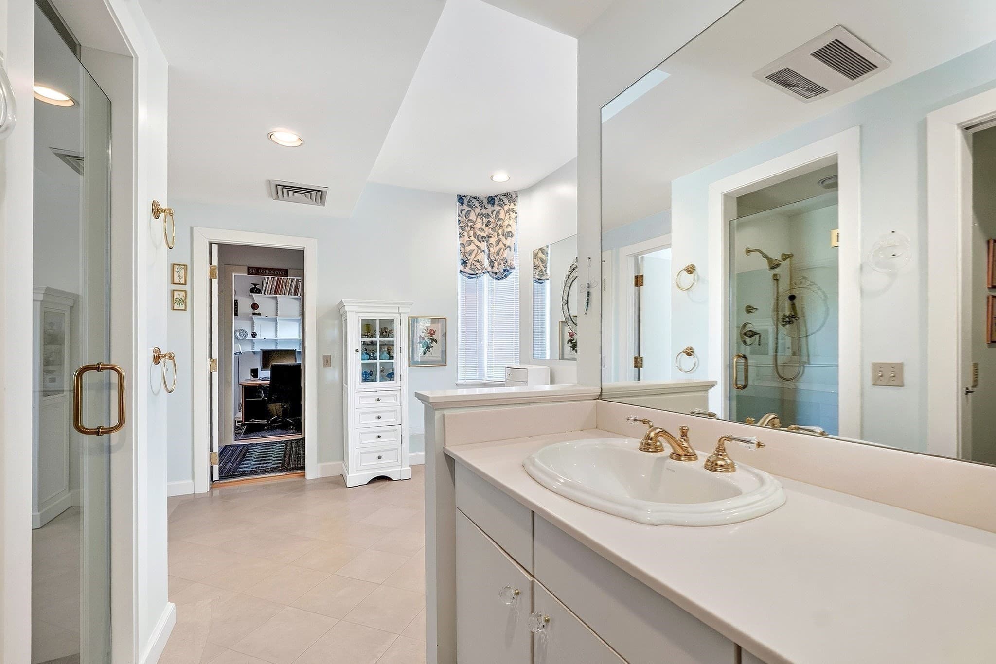 Condominium at 99 Florence St # 5B, Newton MA 02467, Newton, photo 23 of 32