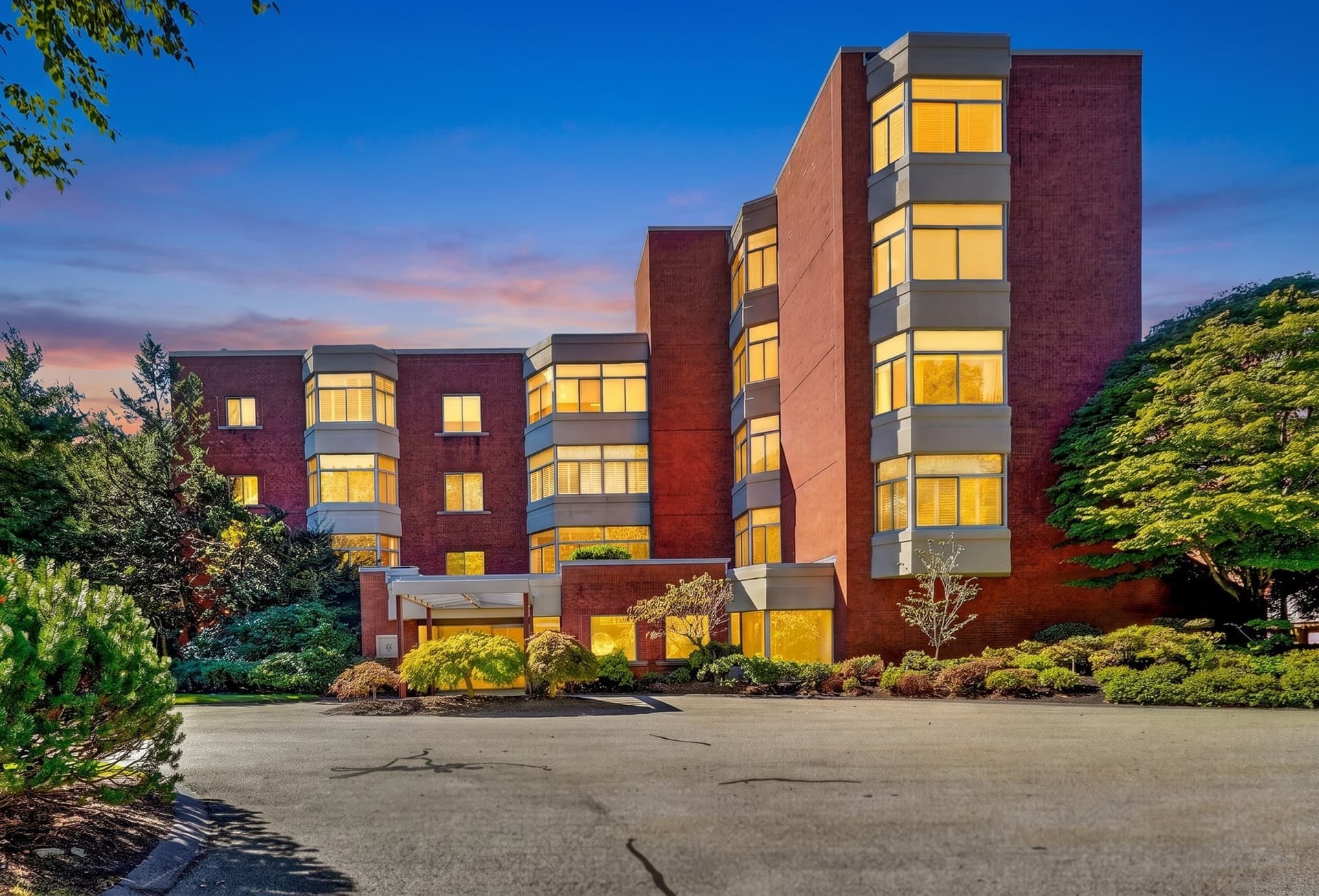 99 Florence St # 5B, Newton MA 02467