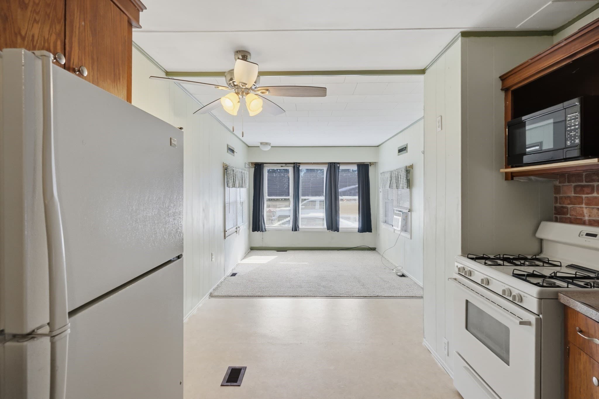Mobile Home at 460 Collins Street # 33, Attleboro MA 02703, photo 13 of 20