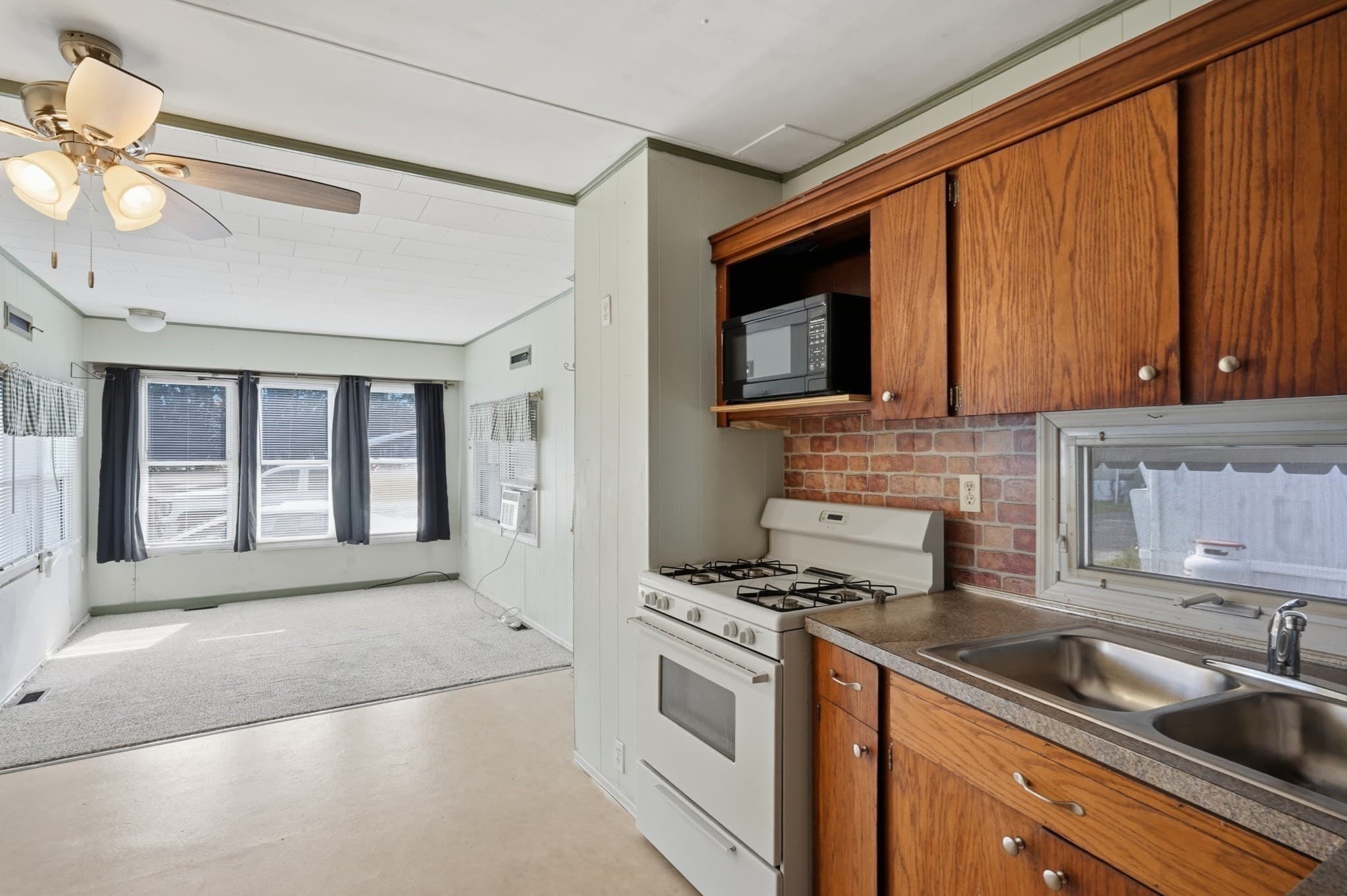 Mobile Home at 460 Collins Street # 33, Attleboro MA 02703, photo 11 of 20