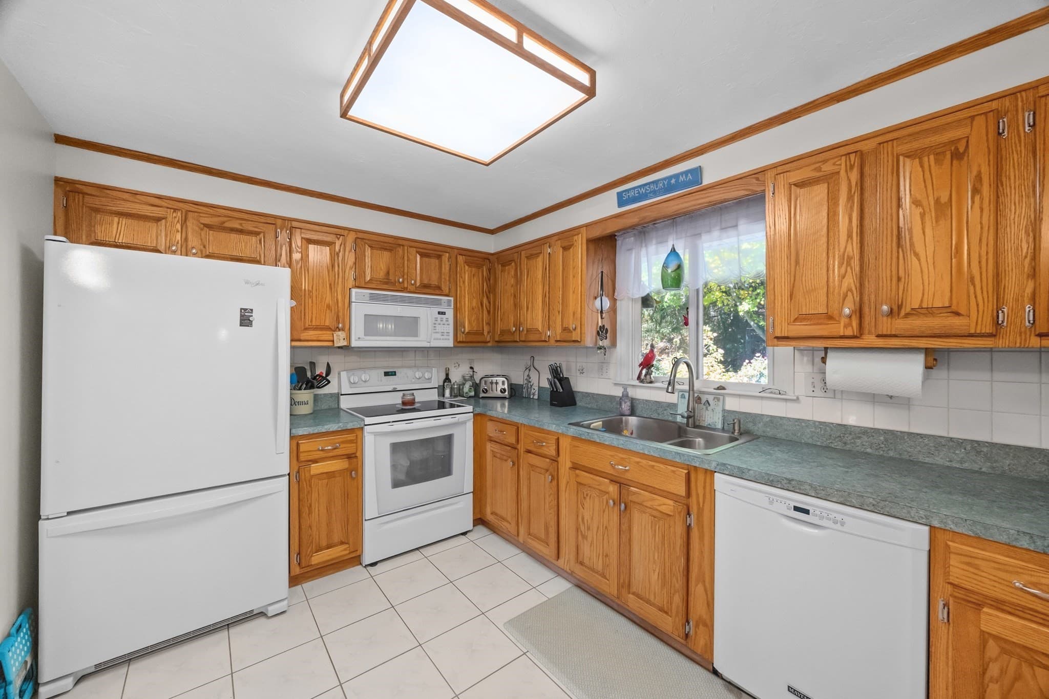Single Family Residence at 43 Old Brook Rd, Shrewsbury MA 01545, photo 6 of 40