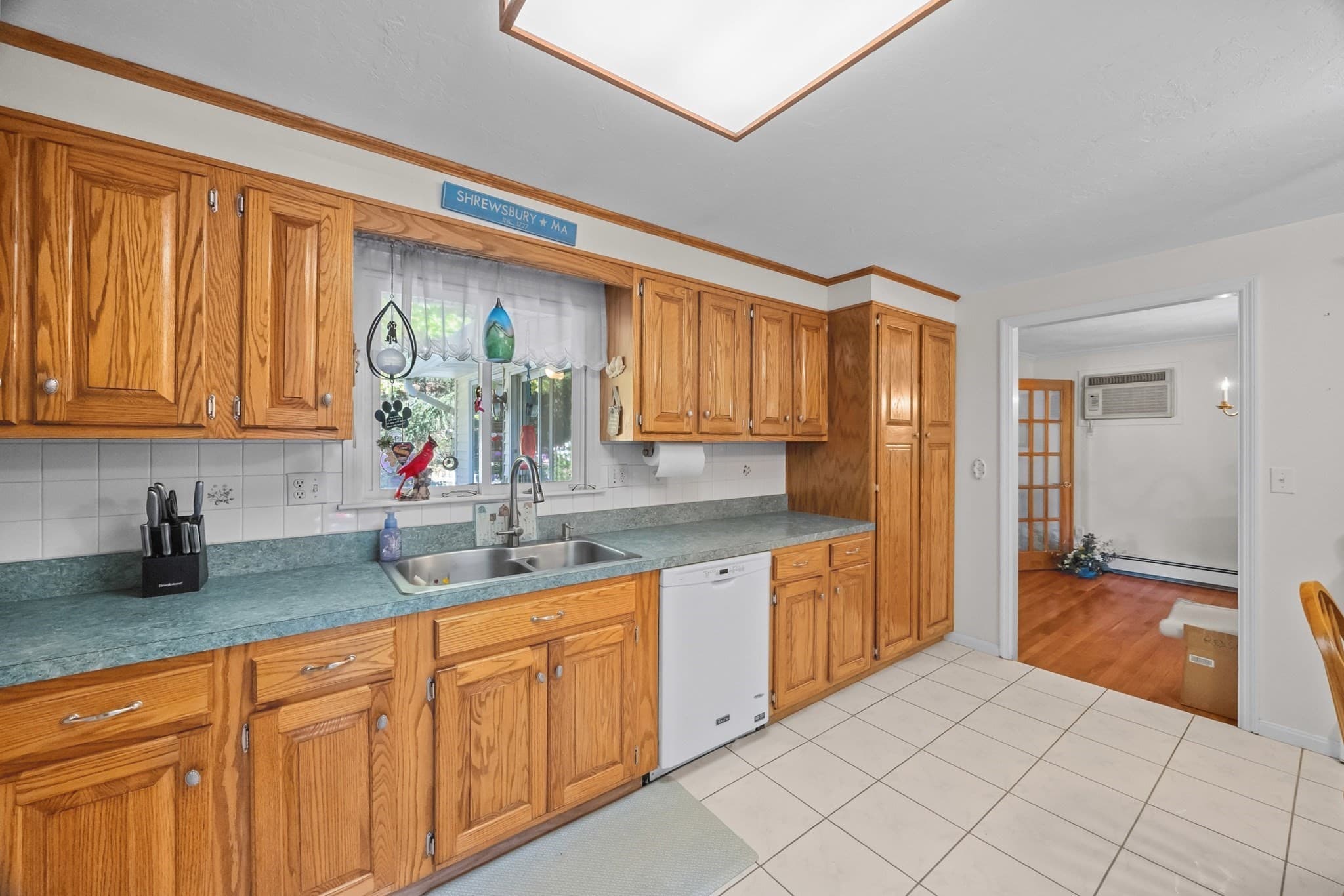 Single Family Residence at 43 Old Brook Rd, Shrewsbury MA 01545, photo 7 of 40