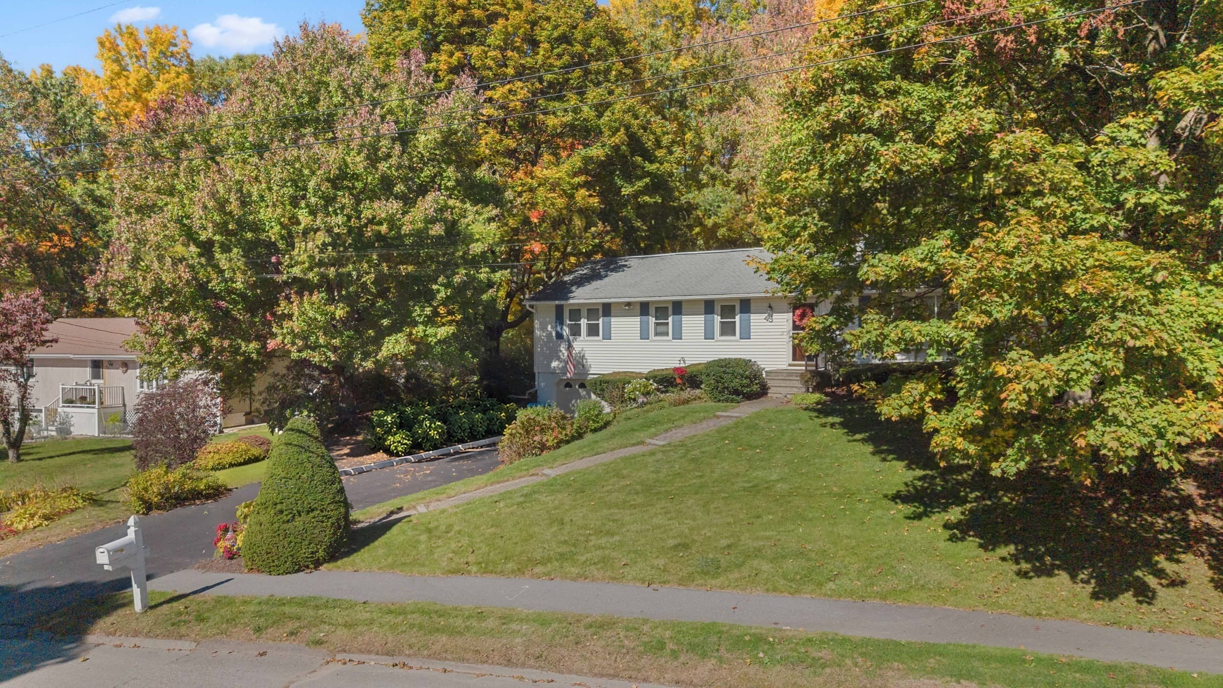 Single Family Residence at 43 Old Brook Rd, Shrewsbury MA 01545, photo 3 of 40