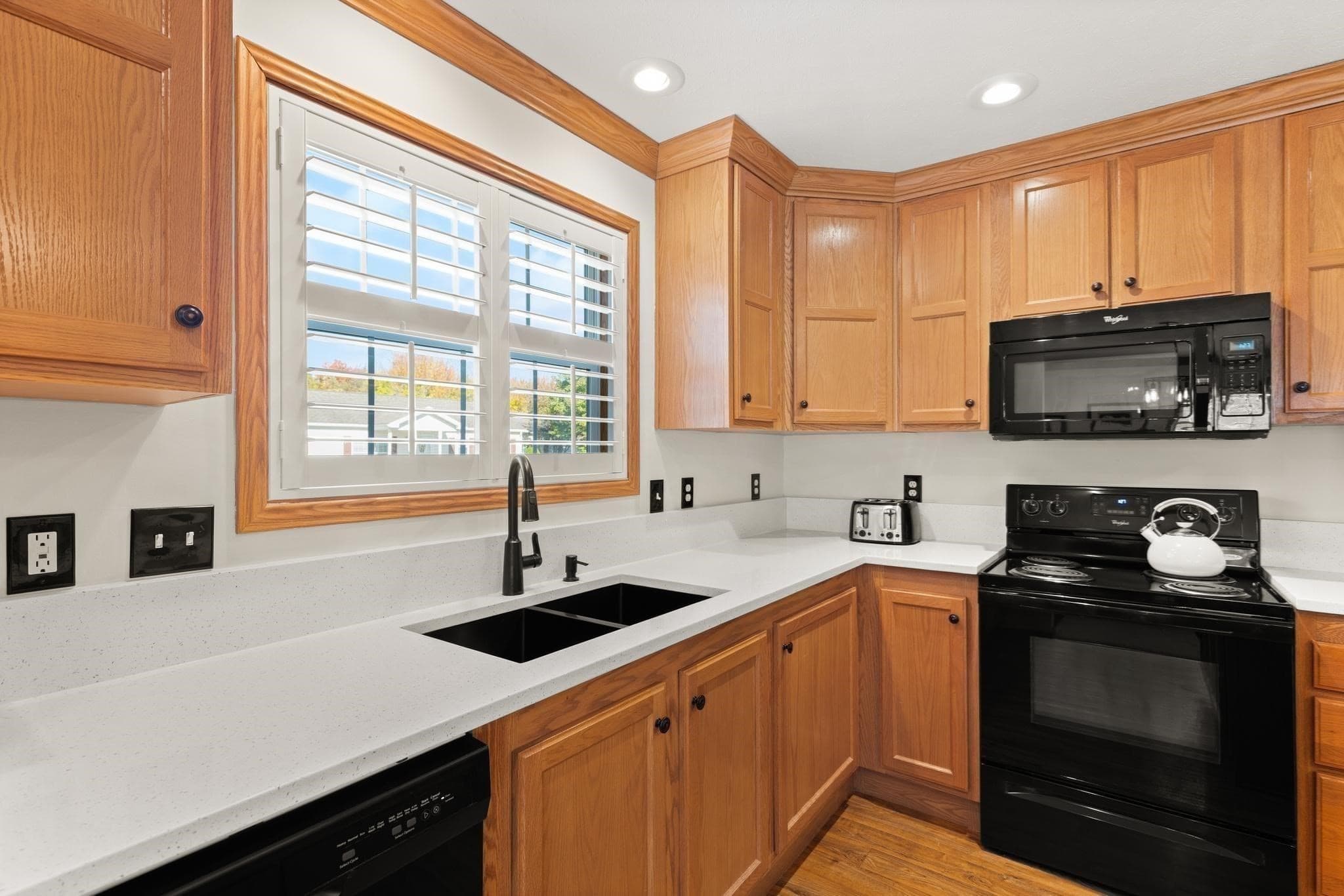 Single Family Residence at 16 Skyview Drive, Brockton MA 02301, photo 2 of 22