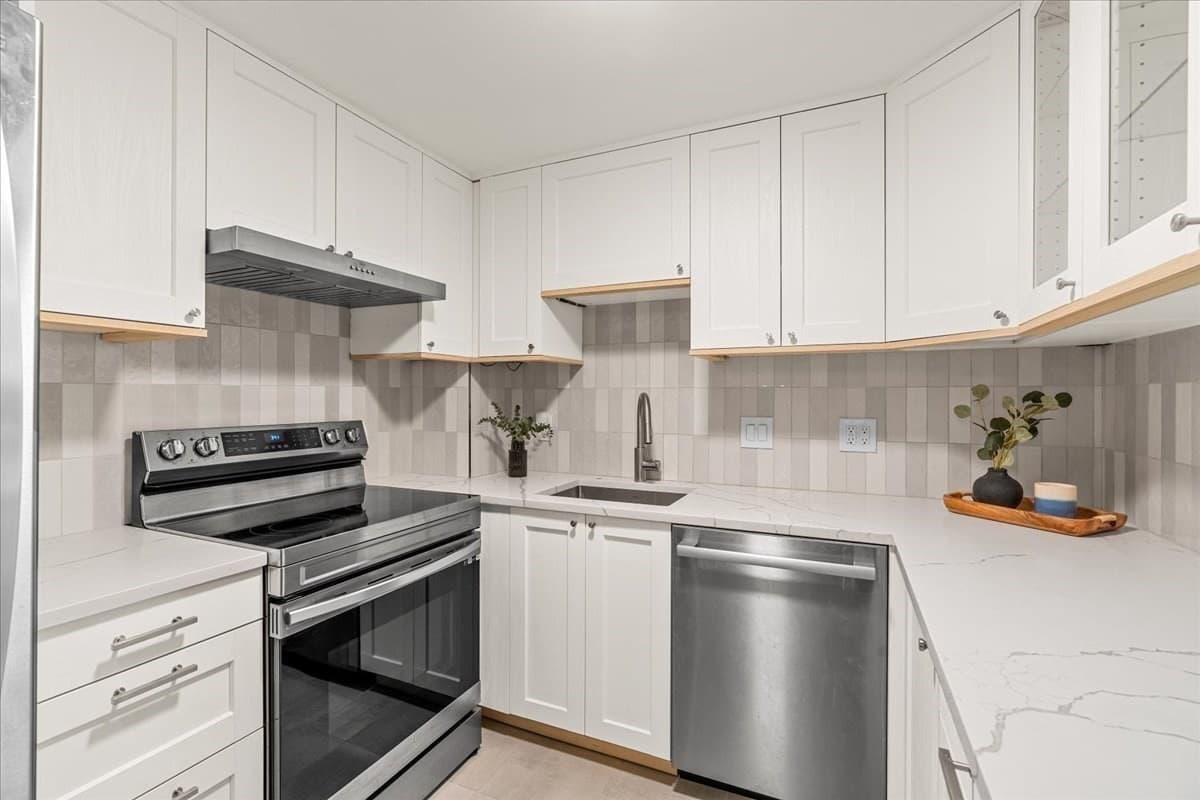 Condominium at 185 Quincy Shore Dr # 24, Quincy MA 02171, Quincy, photo 3 of 22