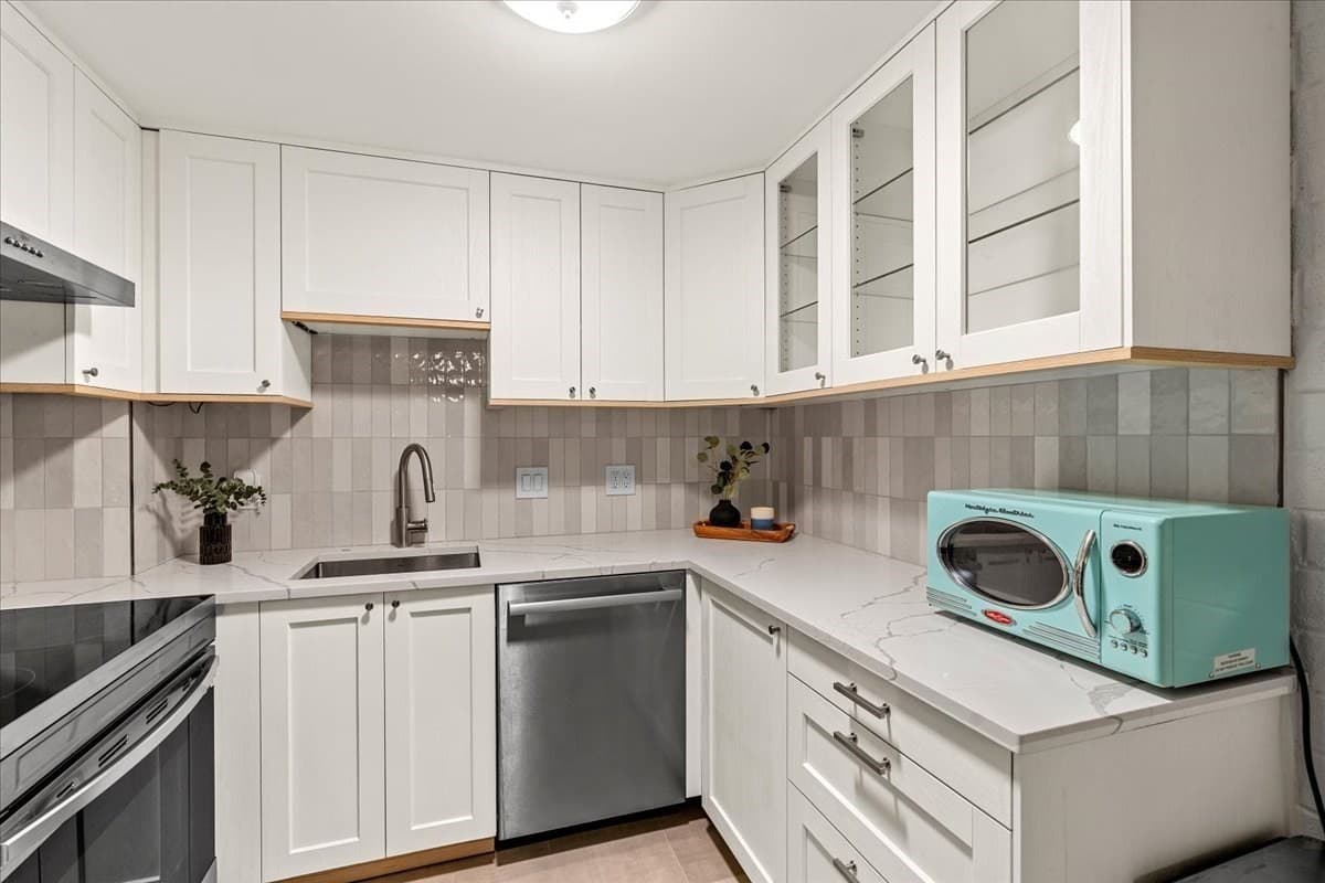 Condominium at 185 Quincy Shore Dr # 24, Quincy MA 02171, Quincy, photo 4 of 22
