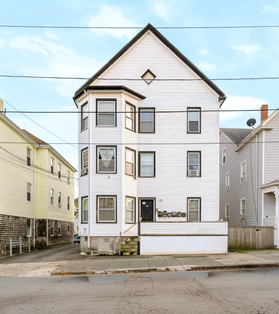 56 Nye St, New Bedford MA 02746