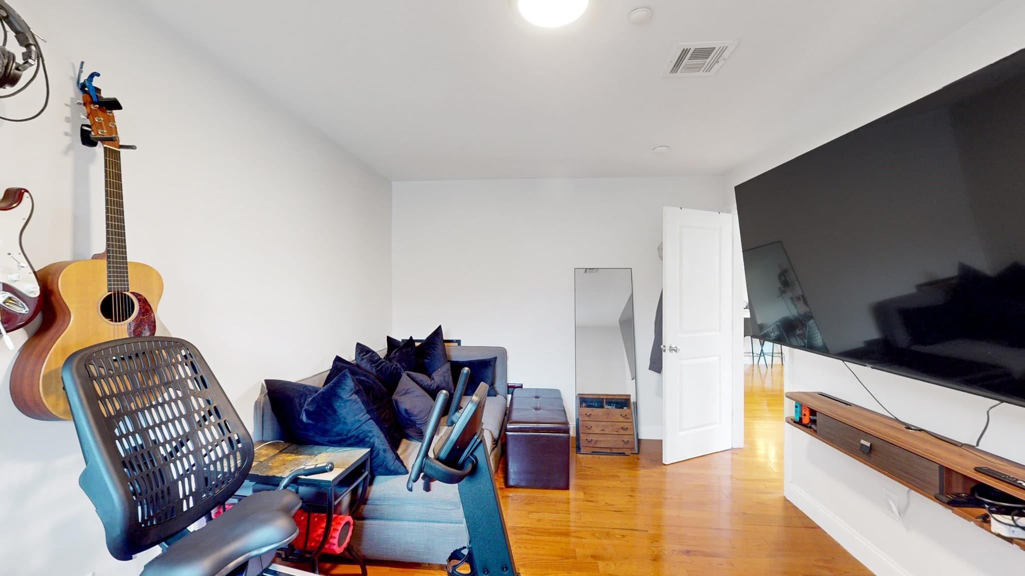 Condominium at 7 Mt Hope # 202, Providence RI 02906, Providence, photo 8 of 9