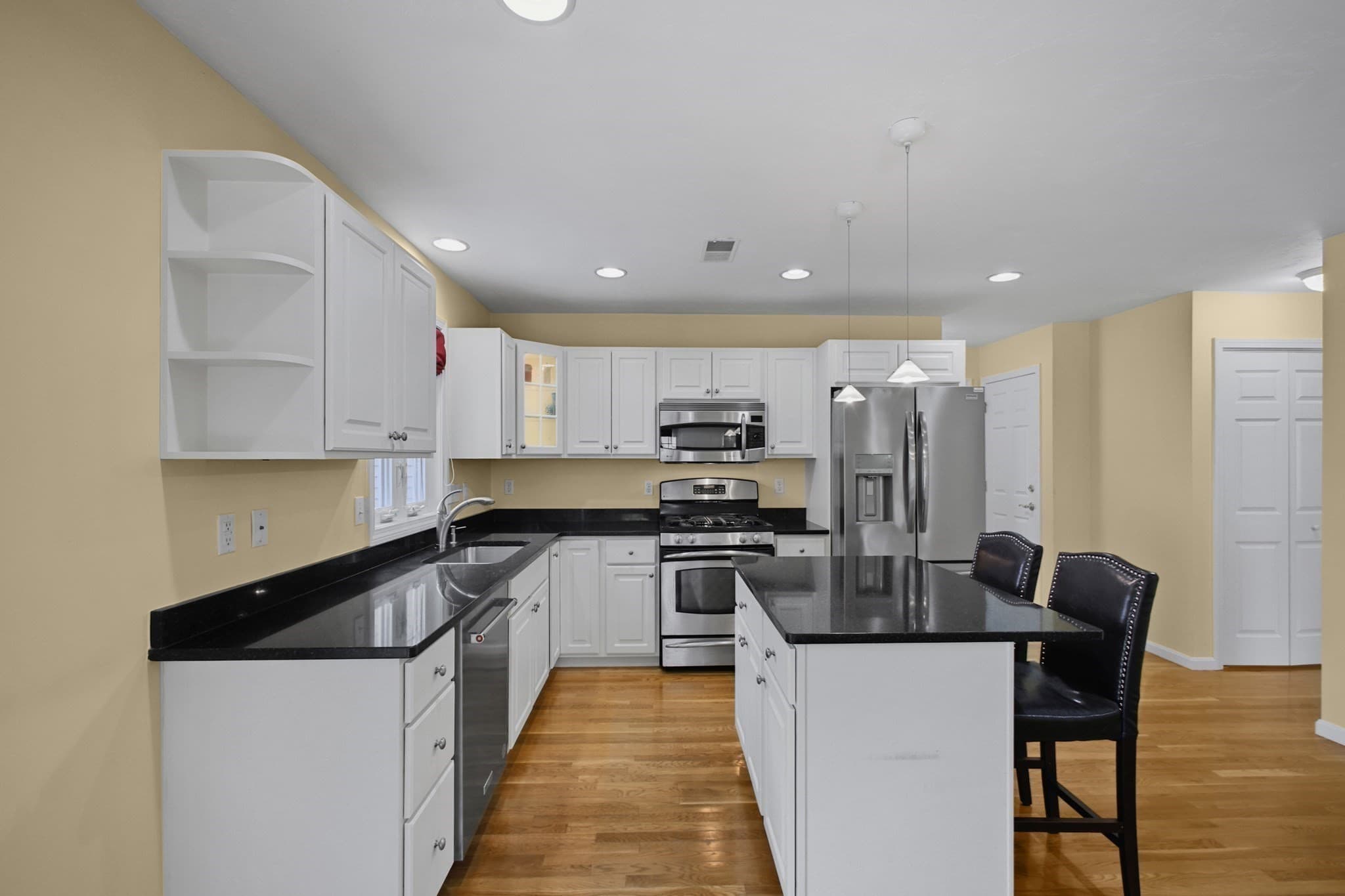Condominium at 500 Mendon Rd # 326, Cumberland RI 02864, photo 13 of 38