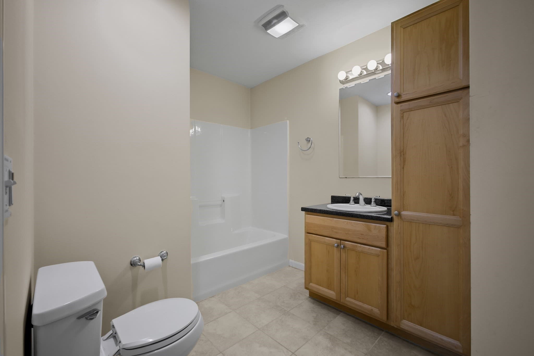 Condominium at 500 Mendon Rd # 326, Cumberland RI 02864, photo 29 of 38