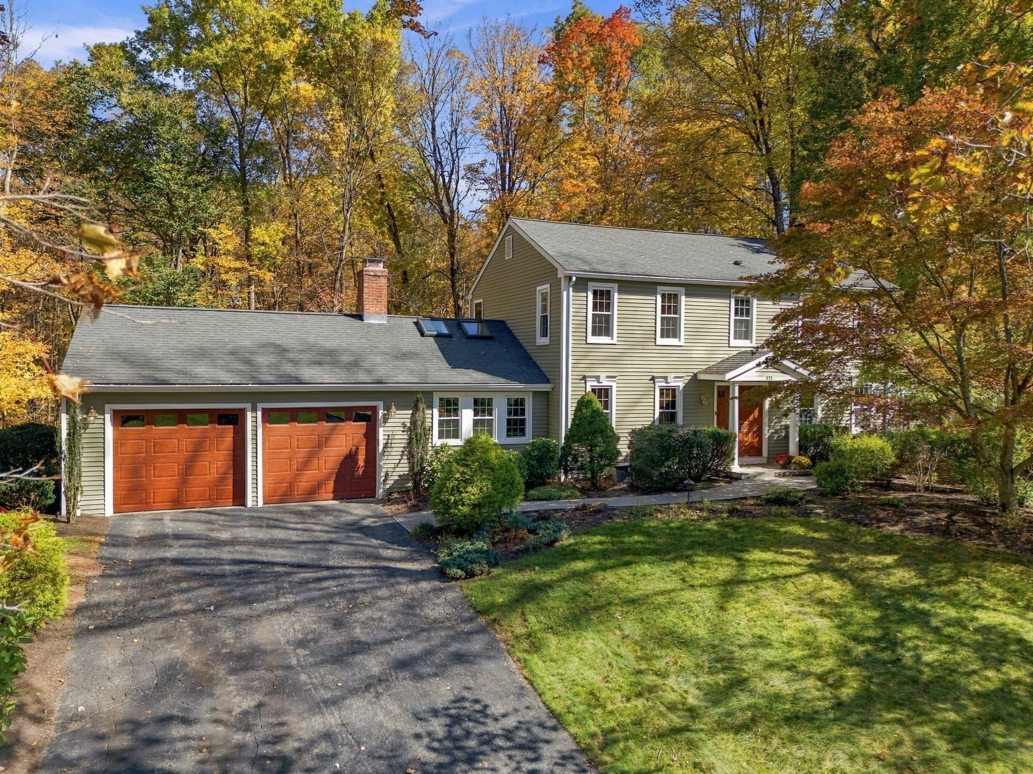 Single Family Residence at 175 Franklin Rd, Longmeadow MA 01106, photo 2 of 42