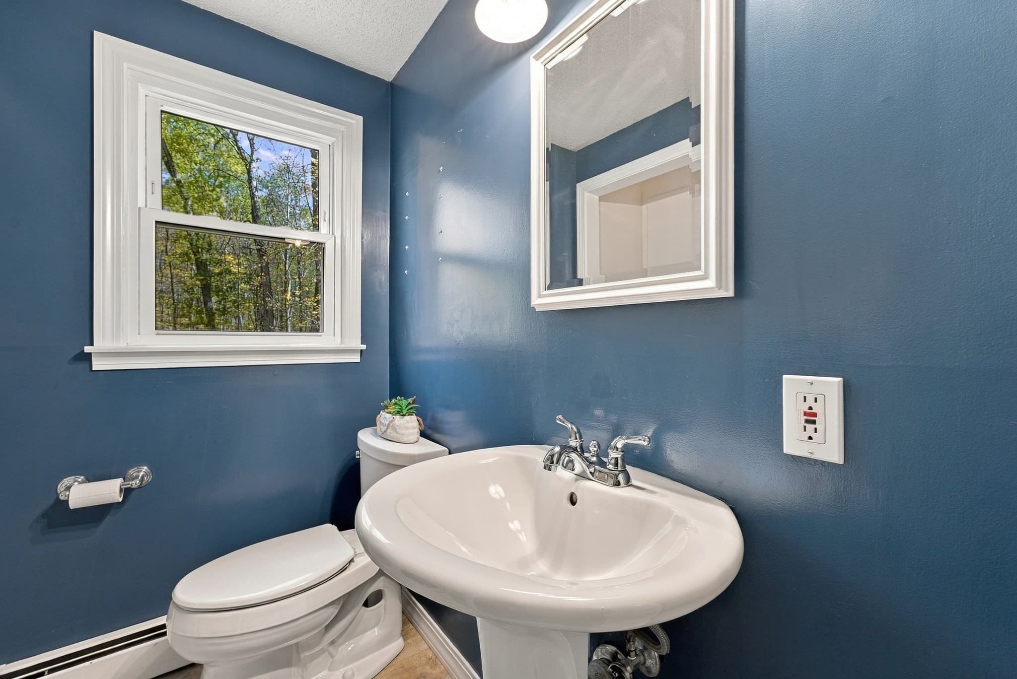 Single Family Residence at 175 Franklin Rd, Longmeadow MA 01106, photo 13 of 42