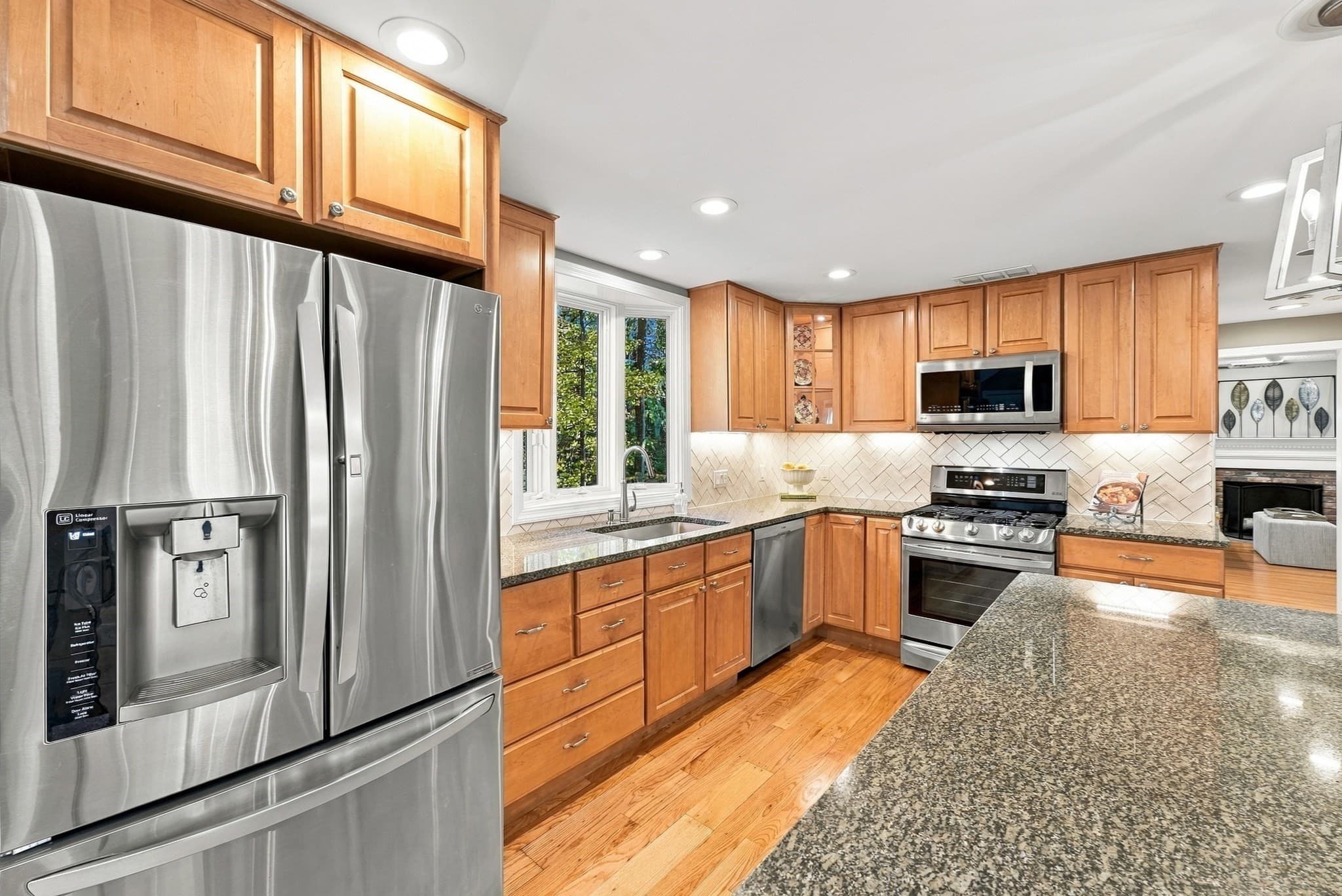 Single Family Residence at 175 Franklin Rd, Longmeadow MA 01106, photo 9 of 42