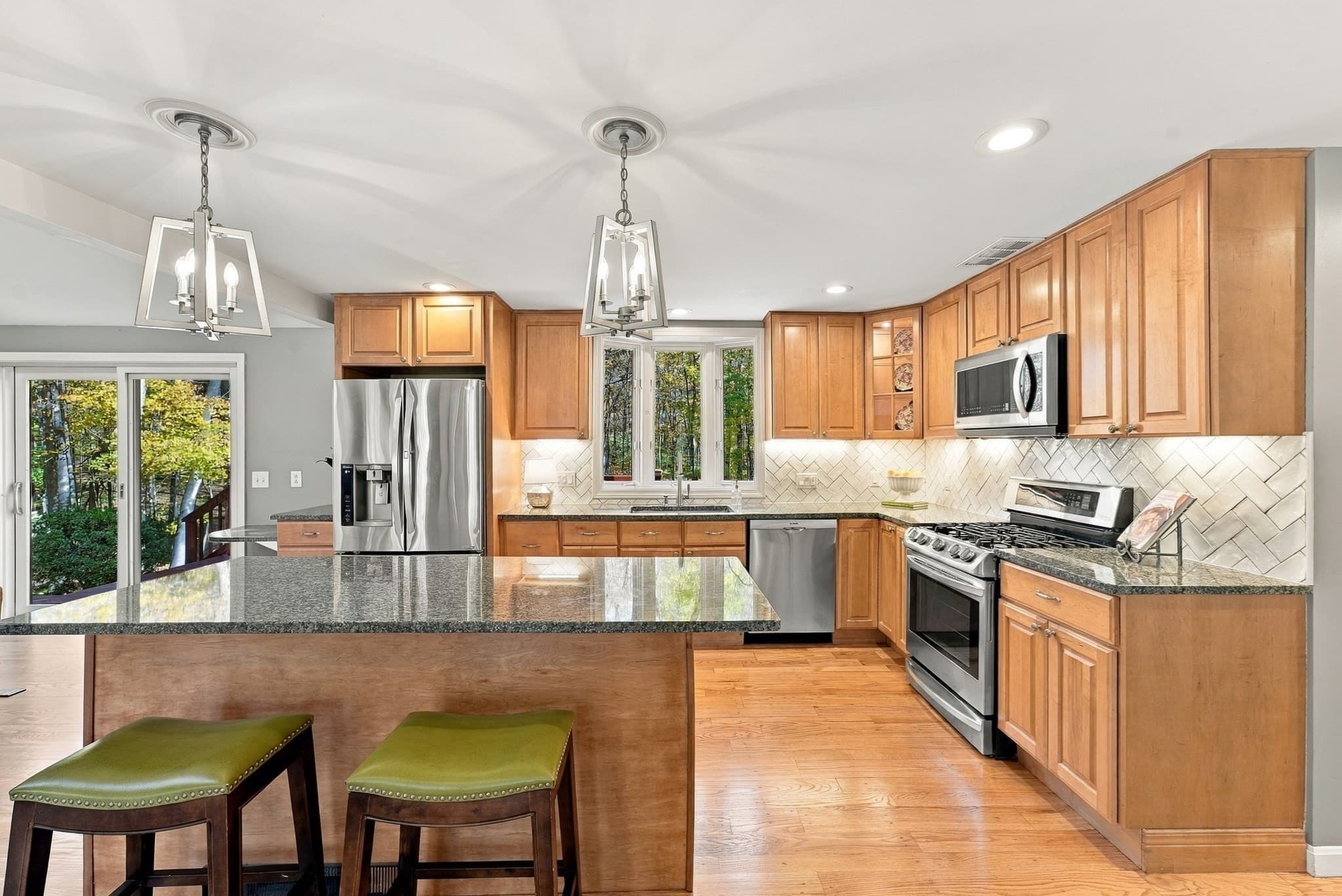 Single Family Residence at 175 Franklin Rd, Longmeadow MA 01106, photo 8 of 42