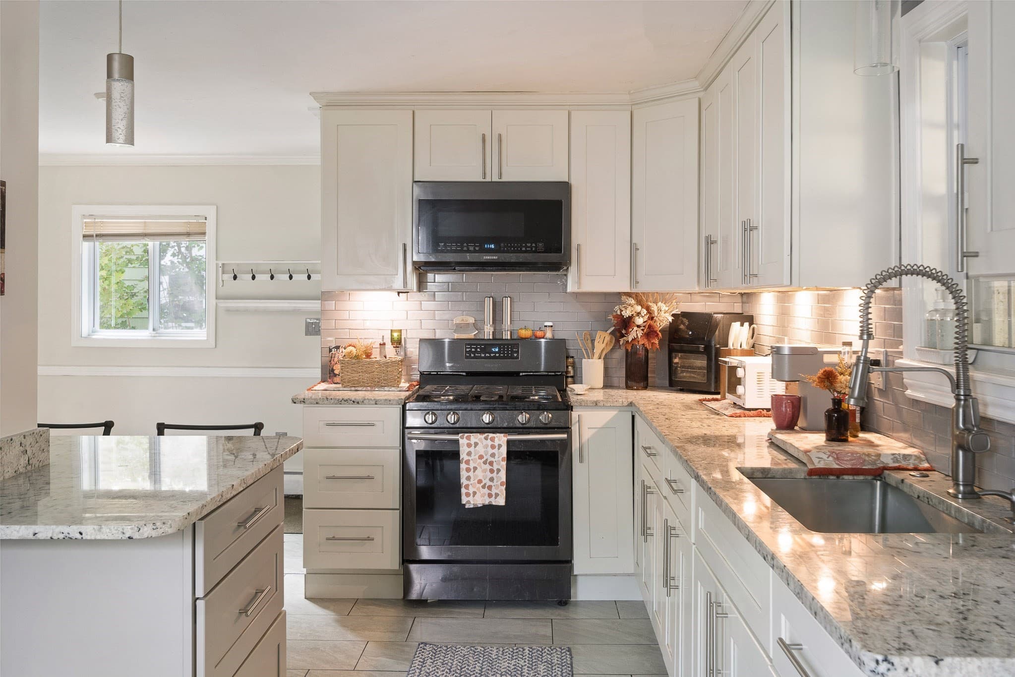Single Family Residence at 21 Englewood Ave, Worcester MA 01603, photo 5 of 26