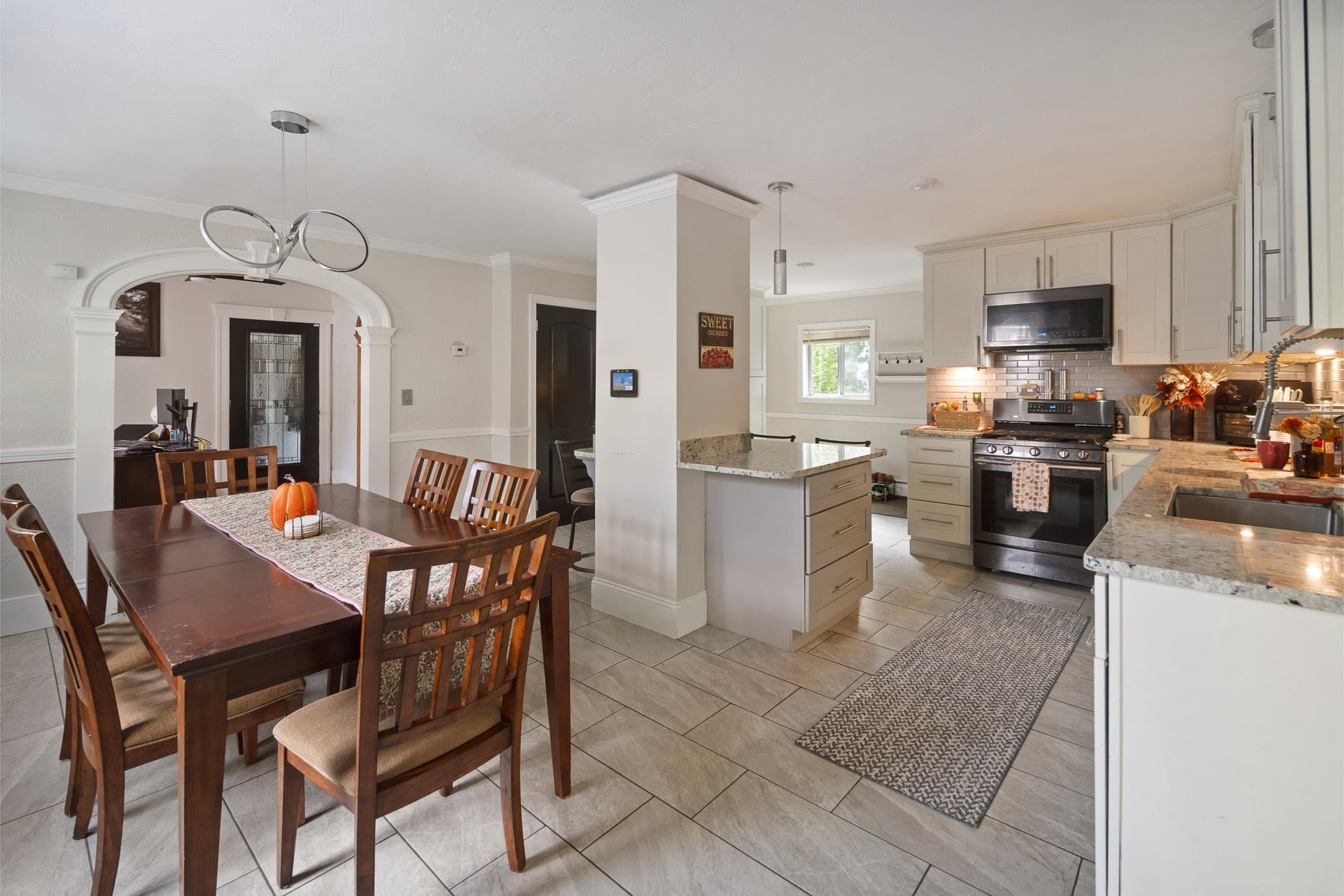 Single Family Residence at 21 Englewood Ave, Worcester MA 01603, photo 4 of 26