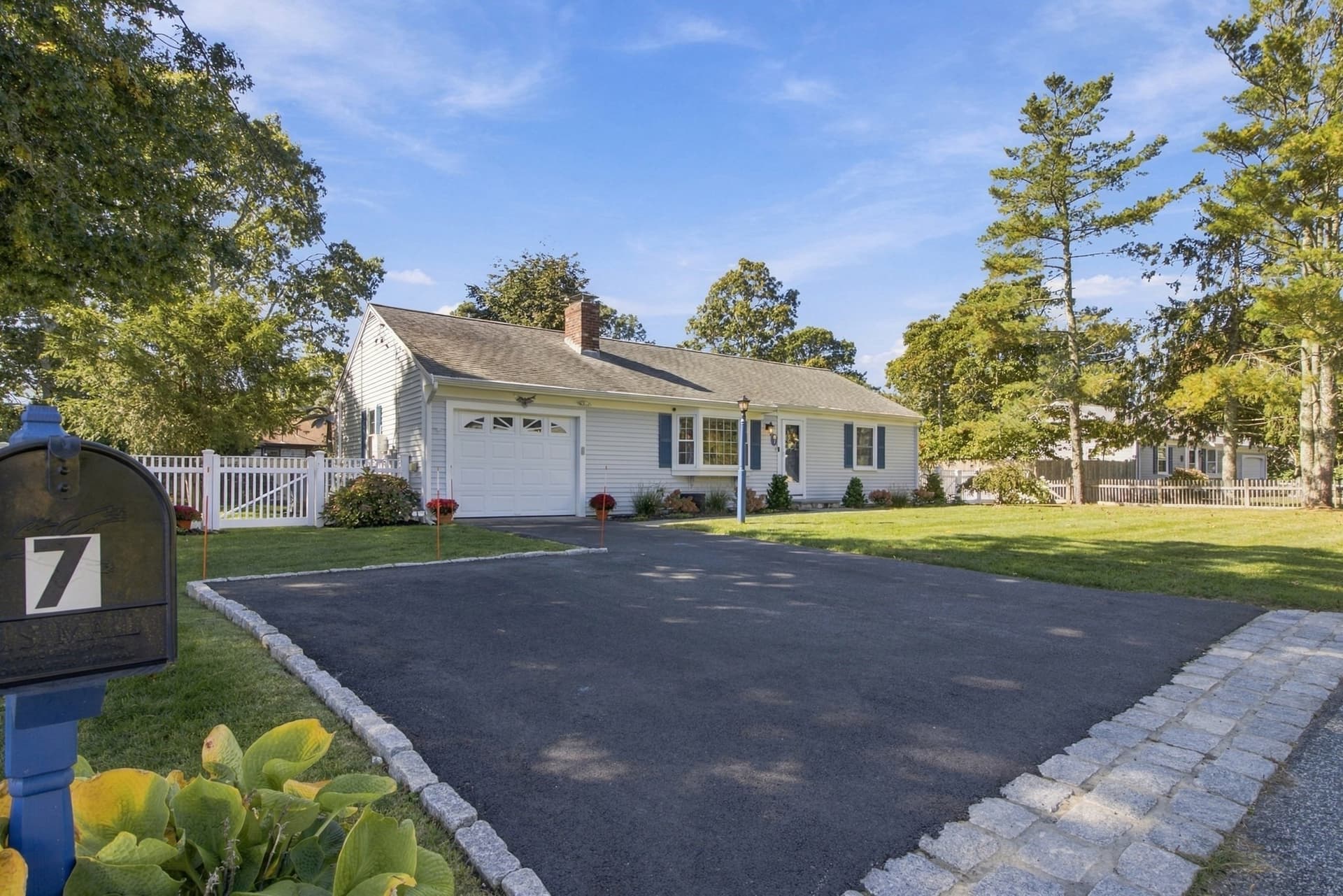 7 Spinning Brook Rd, Yarmouth MA 02664