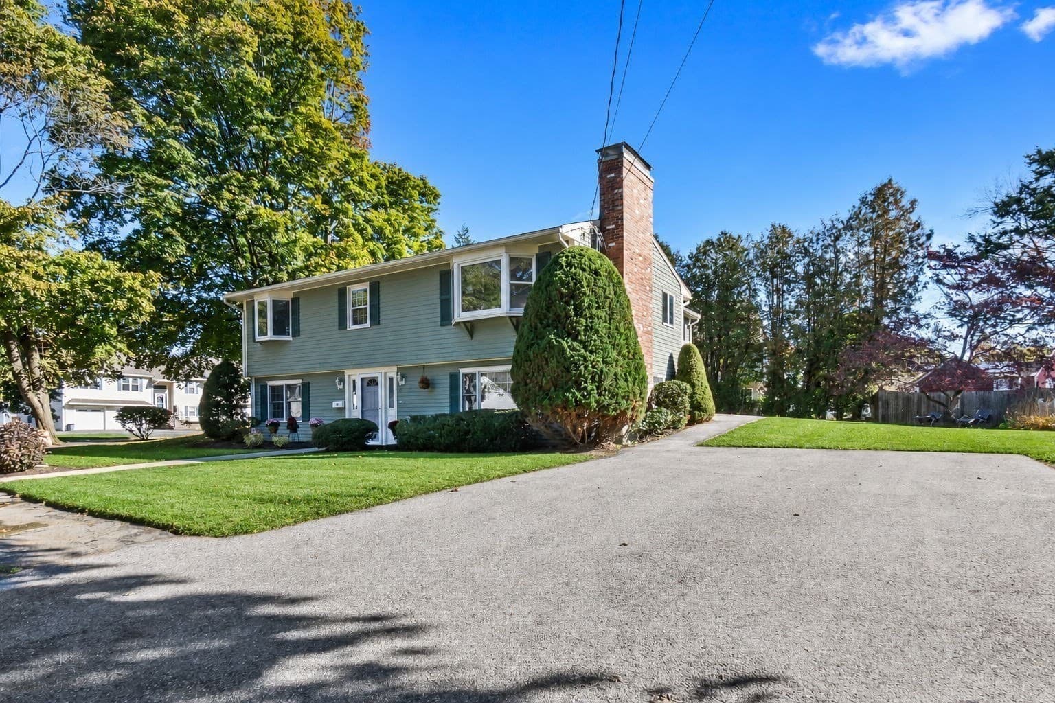 Single Family Residence at 38 Sonning Rd, Beverly MA 01915, photo 2 of 39