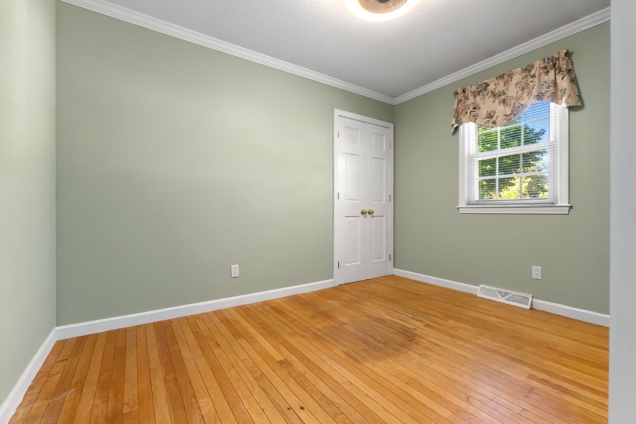 Single Family Residence at 38 Sonning Rd, Beverly MA 01915, photo 35 of 39