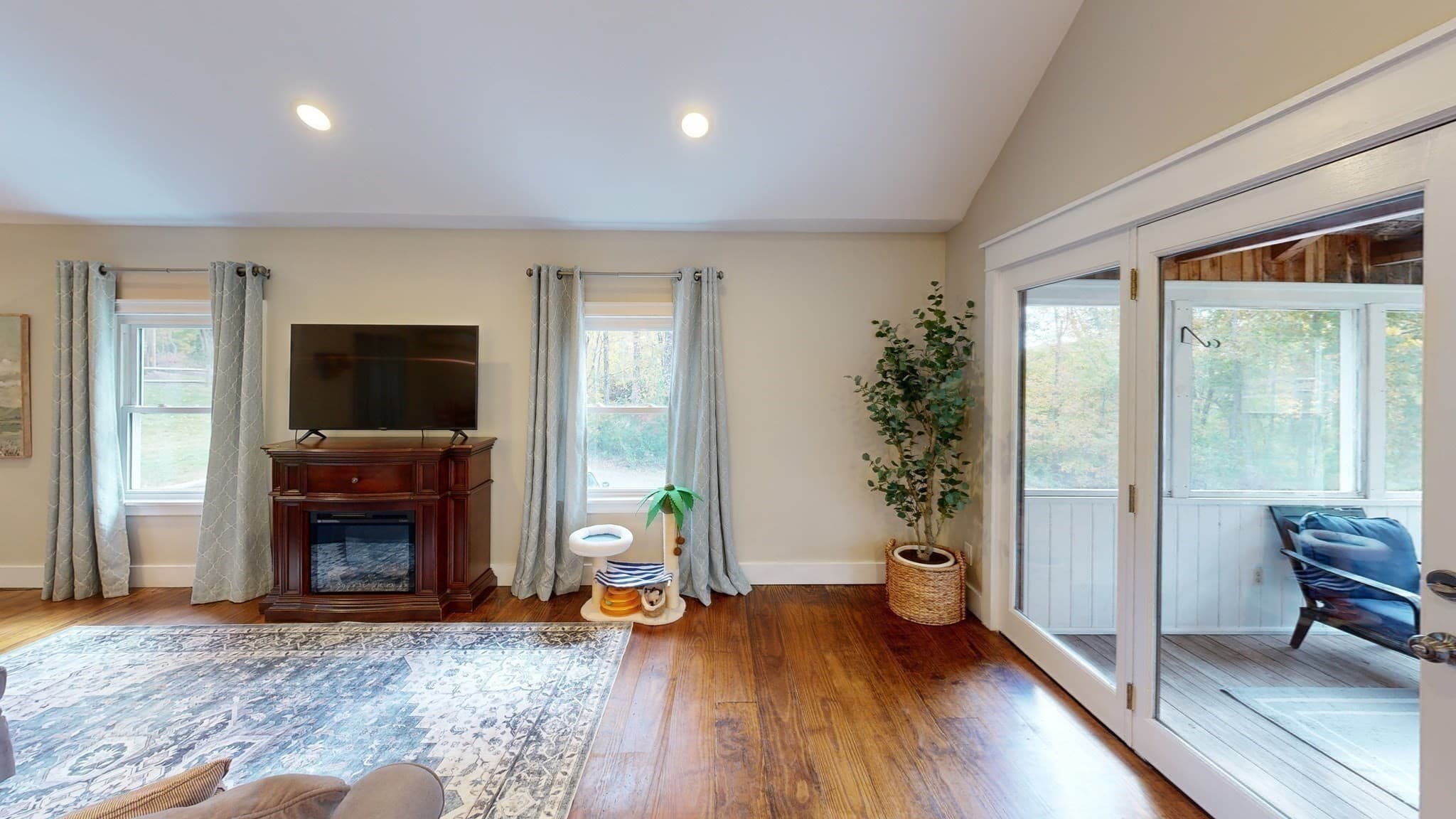 Single Family Residence at 51 Warren Rd, Brimfield MA 01010, photo 9 of 27