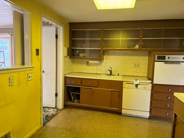 Single Family Residence at 27 Claudette Cir, Framingham MA 01701, Framingham, photo 9 of 12
