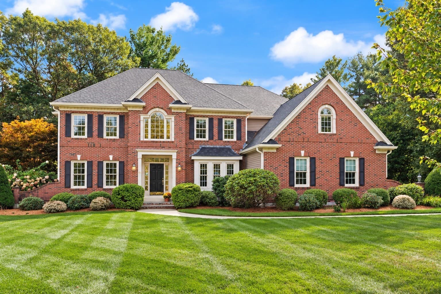 15 Comstock Dr, Wrentham MA 02093