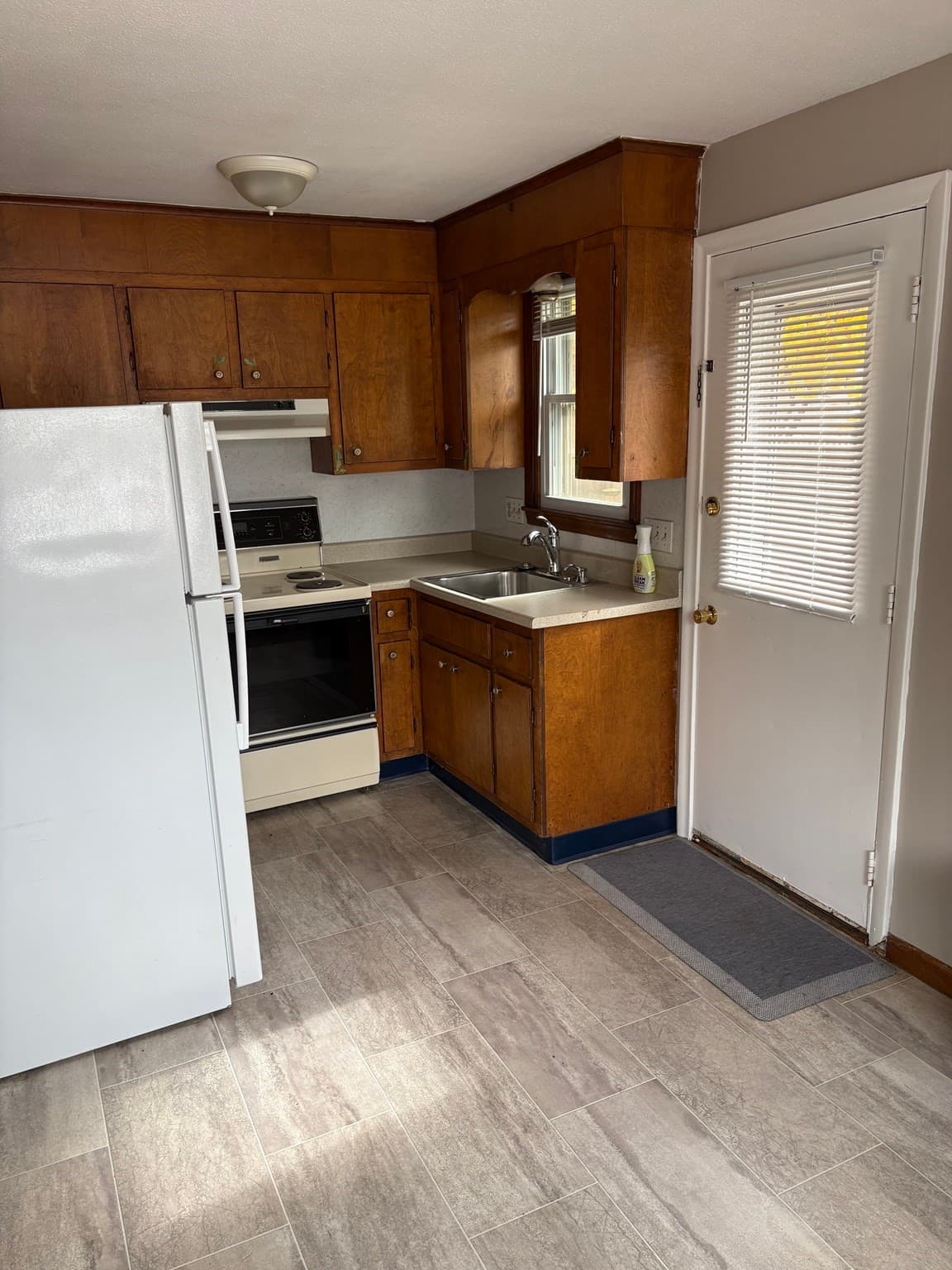 Attached (Townhouse/Rowhouse/Duplex) at 73 Clough # 2, Springfield MA 01118, photo 6 of 10