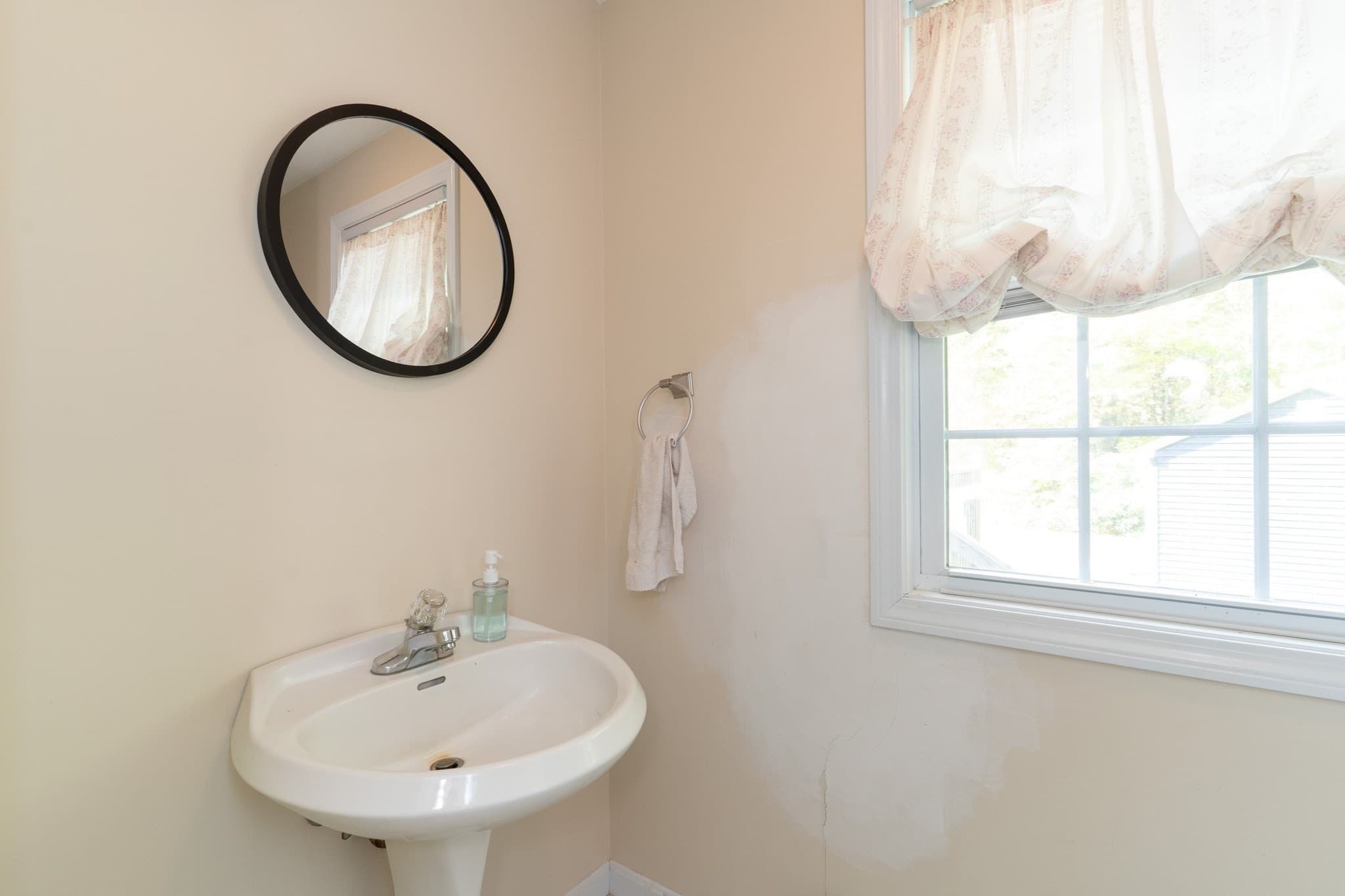 Single Family Residence at 257 Pommogussett Rd, Rutland MA 01543, photo 17 of 40