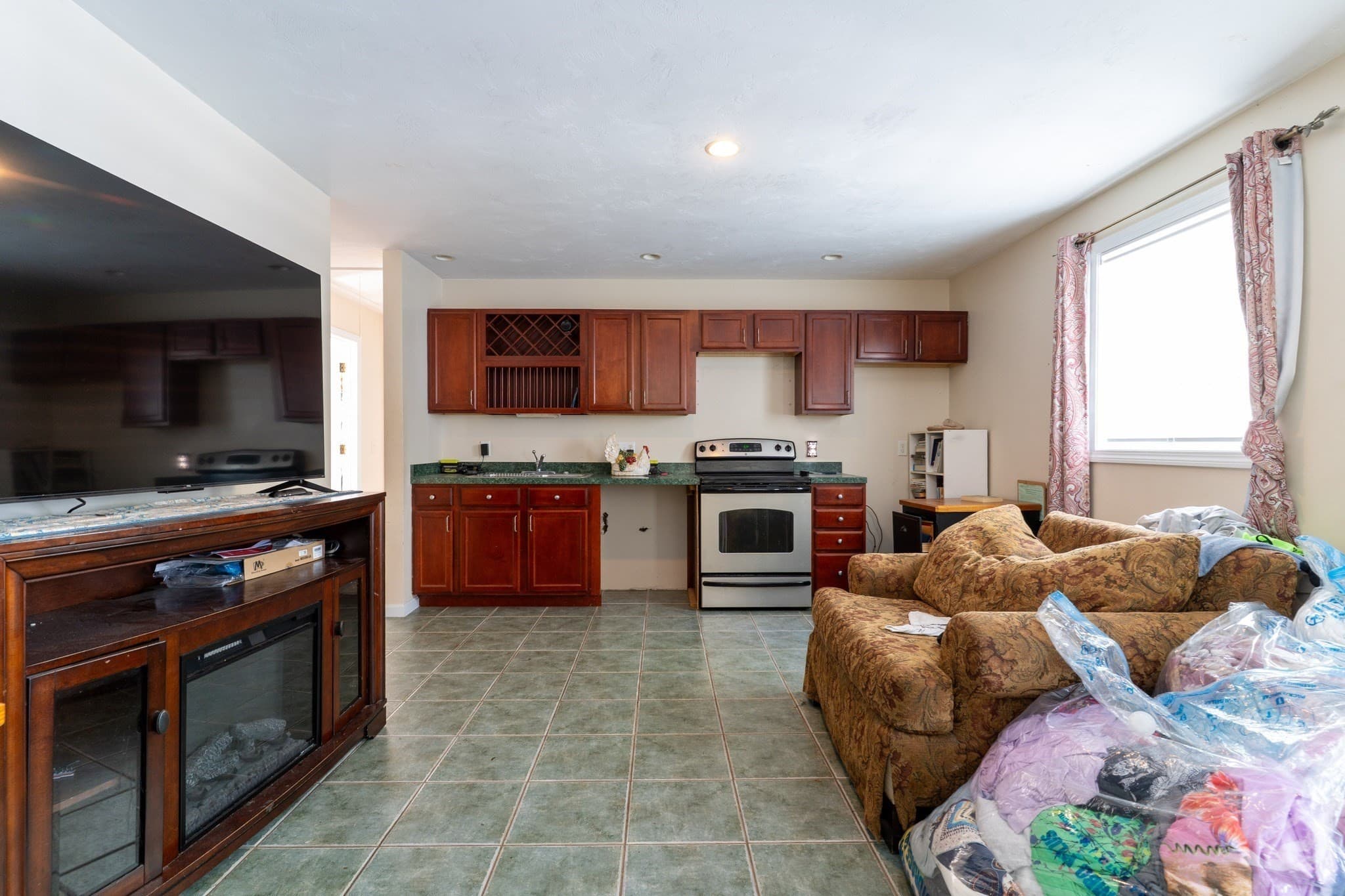 Single Family Residence at 257 Pommogussett Rd, Rutland MA 01543, photo 5 of 40