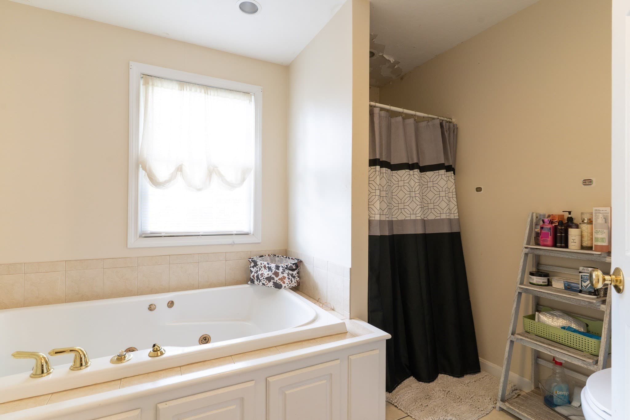 Single Family Residence at 257 Pommogussett Rd, Rutland MA 01543, photo 20 of 40