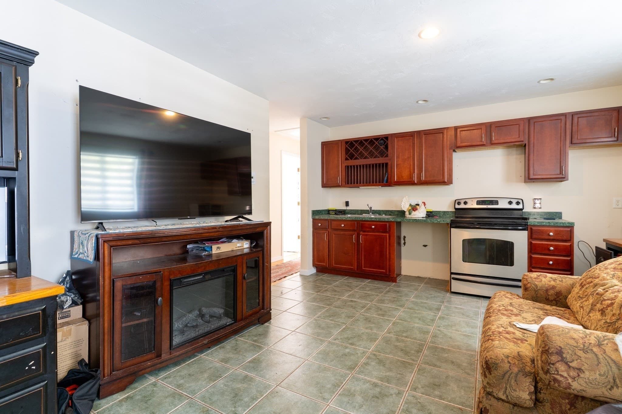 Single Family Residence at 257 Pommogussett Rd, Rutland MA 01543, photo 4 of 40