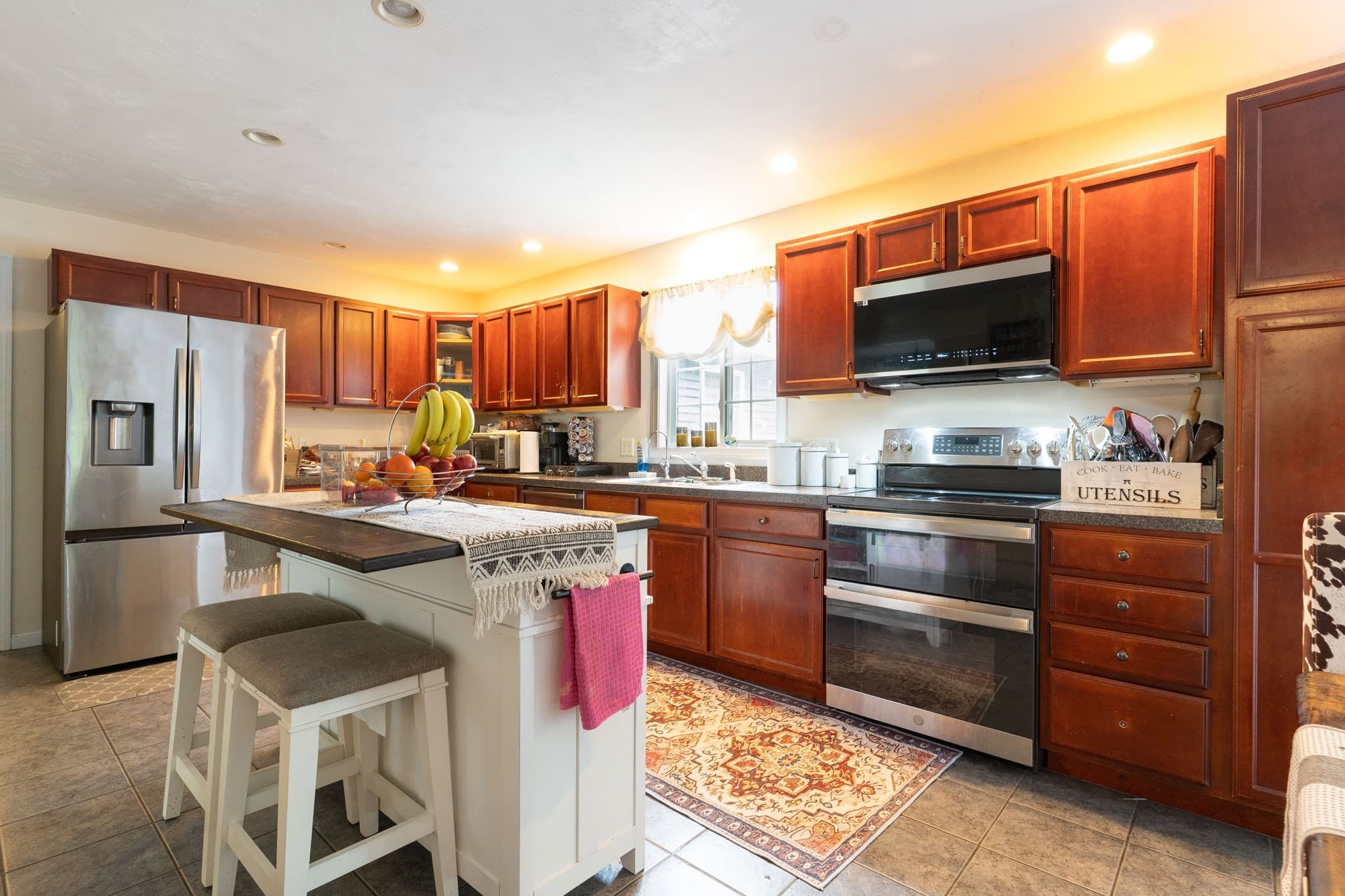 Single Family Residence at 257 Pommogussett Rd, Rutland MA 01543, photo 8 of 40