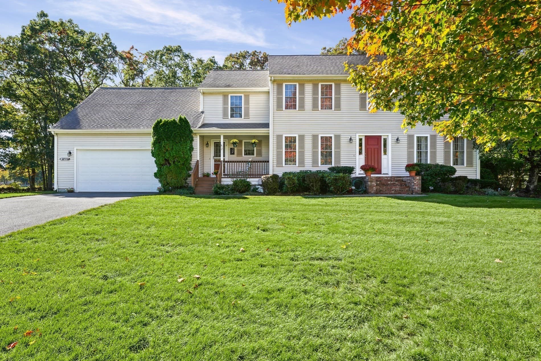 2 Claridge Rd, Seekonk MA 02771