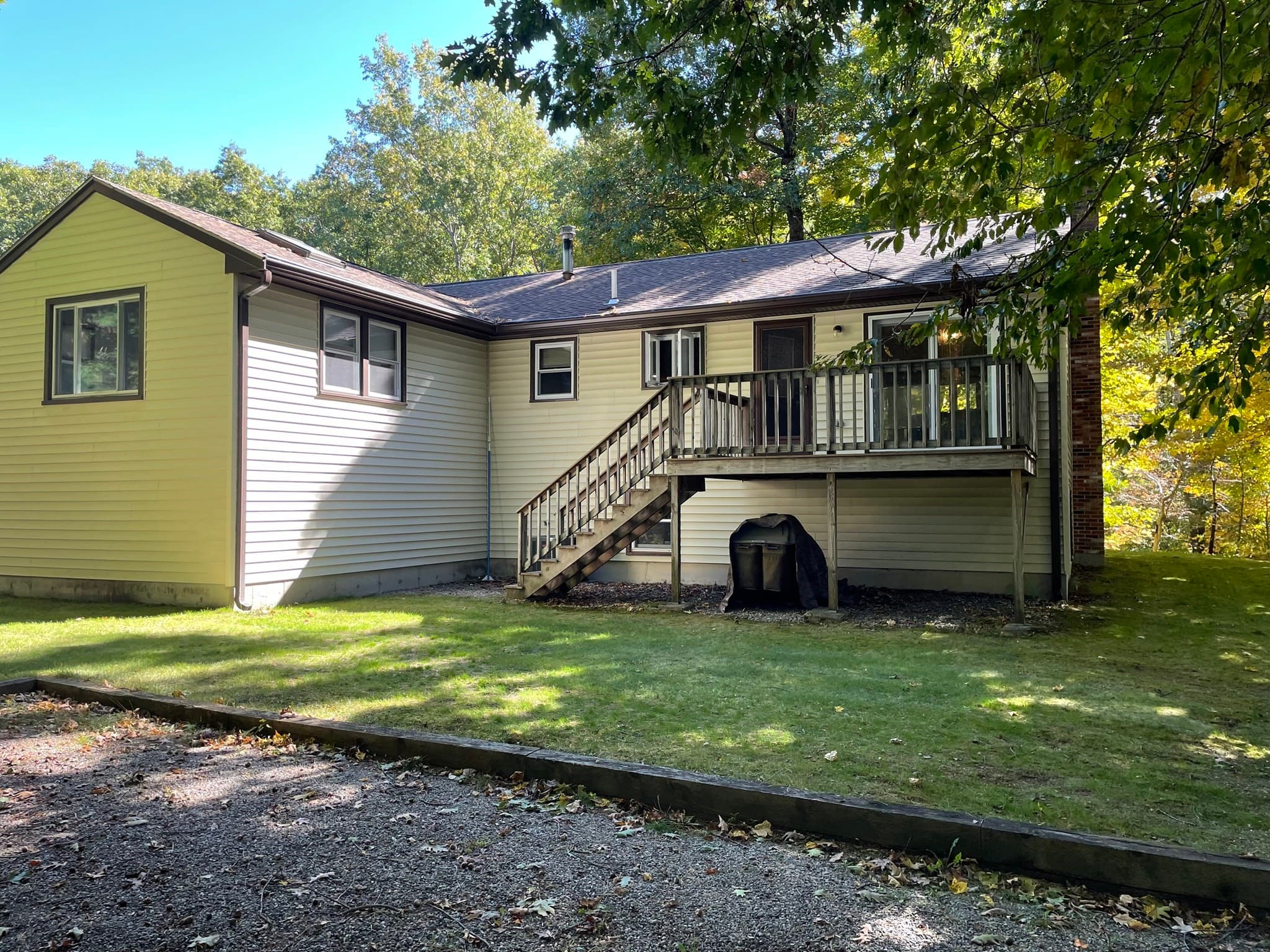 Single Family Residence at 166 Stearns Ave, Mansfield MA 02048, photo 2 of 11