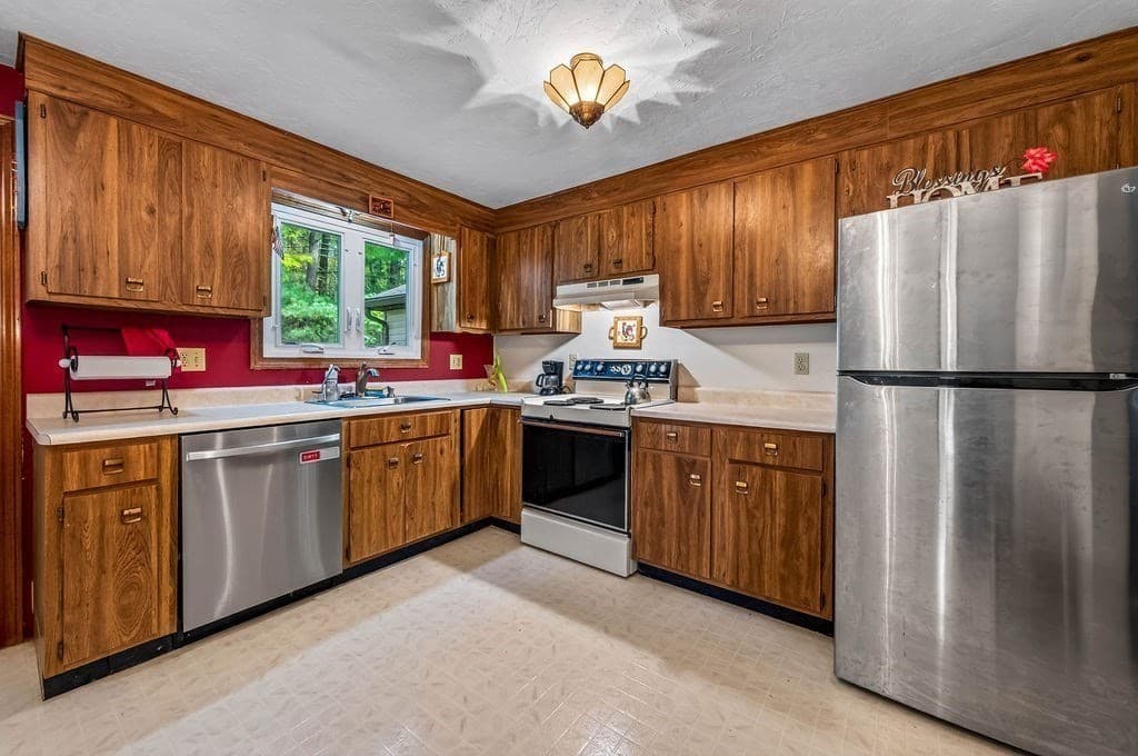 Single Family Residence at 166 Stearns Ave, Mansfield MA 02048, photo 12 of 26