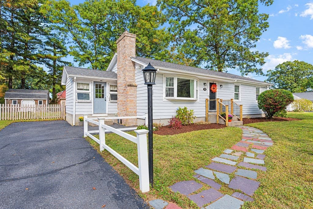 392 Mansfield Rd, North Attleboro MA 02760