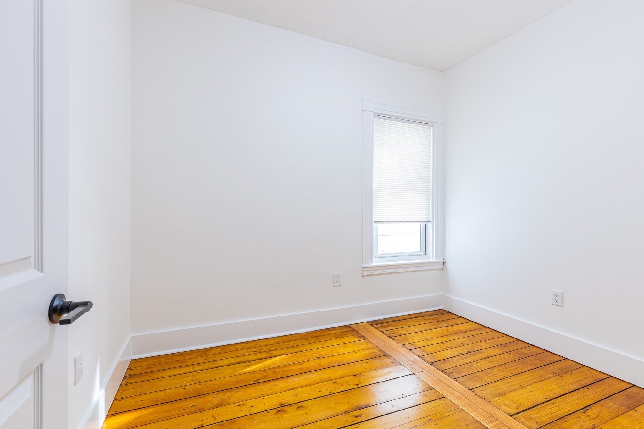 3 Family at 633 E 6th St, Boston MA 02127, photo 6 of 35