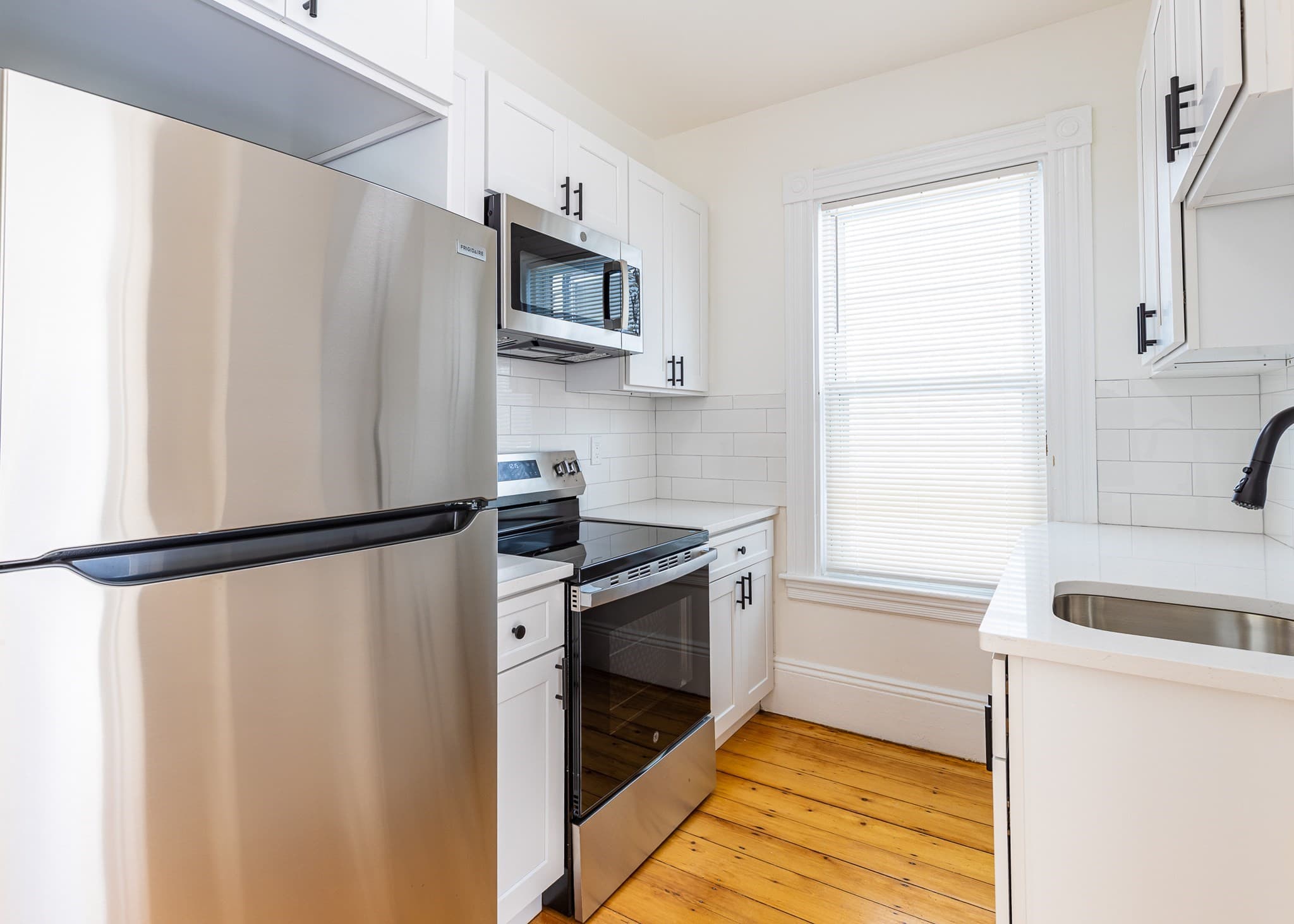 3 Family at 633 E 6th St, Boston MA 02127, photo 17 of 35