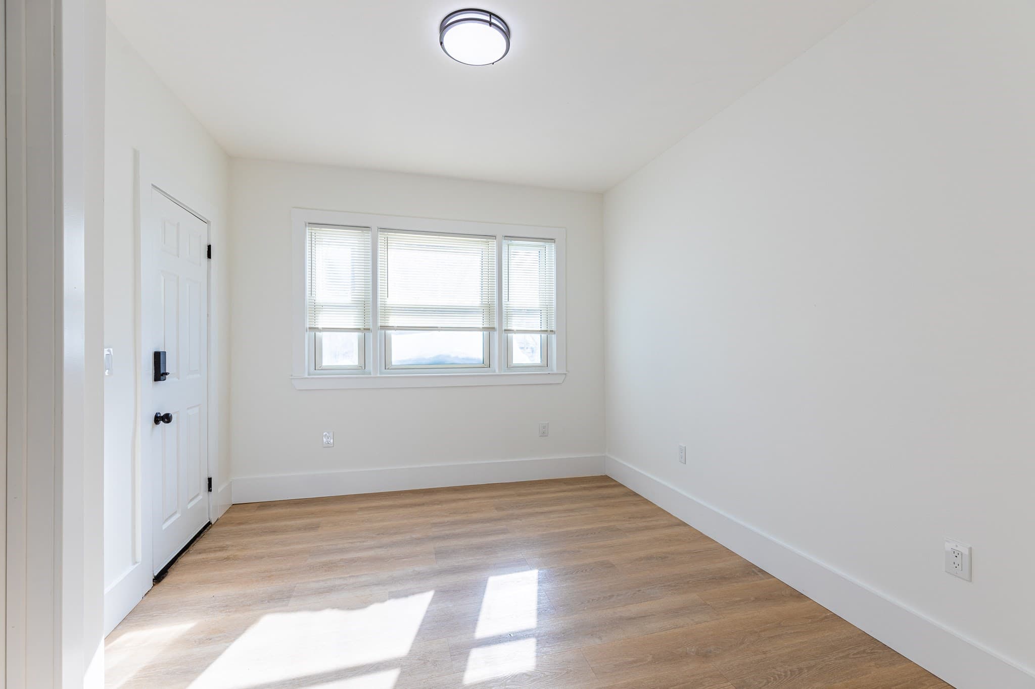 3 Family at 633 E 6th St, Boston MA 02127, photo 9 of 35