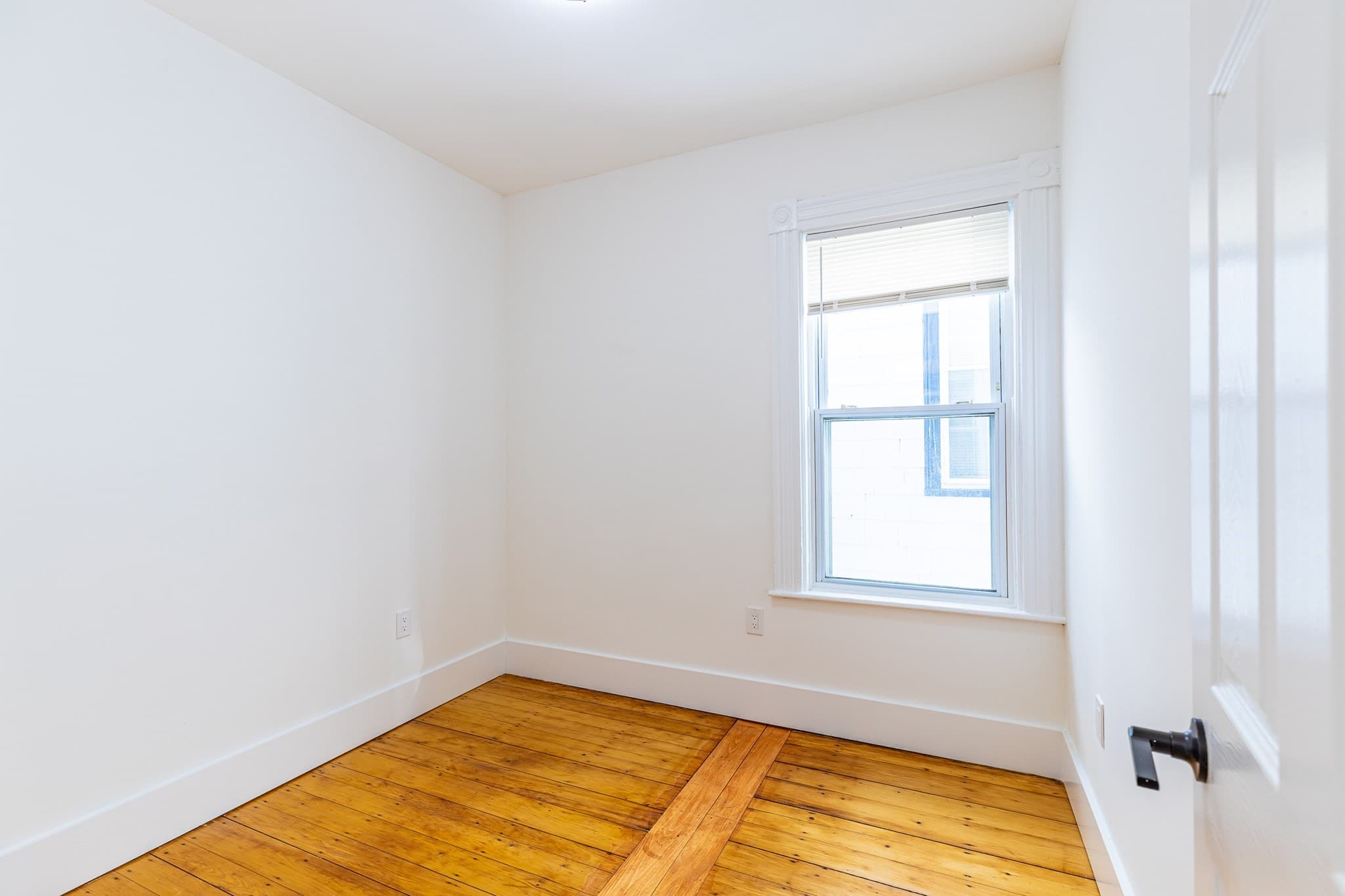 3 Family at 633 E 6th St, Boston MA 02127, photo 15 of 35