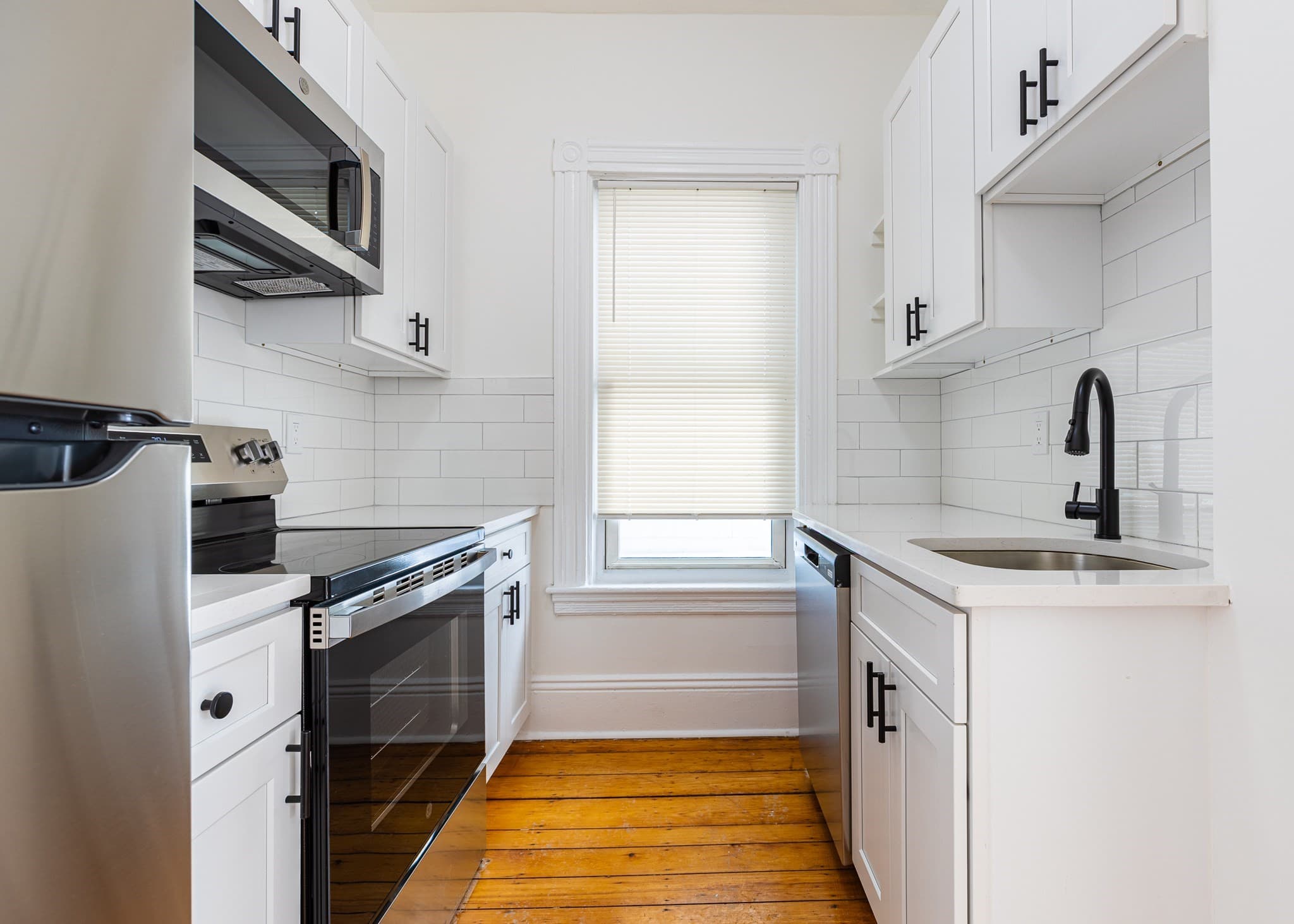 3 Family at 633 E 6th St, Boston MA 02127, photo 8 of 35
