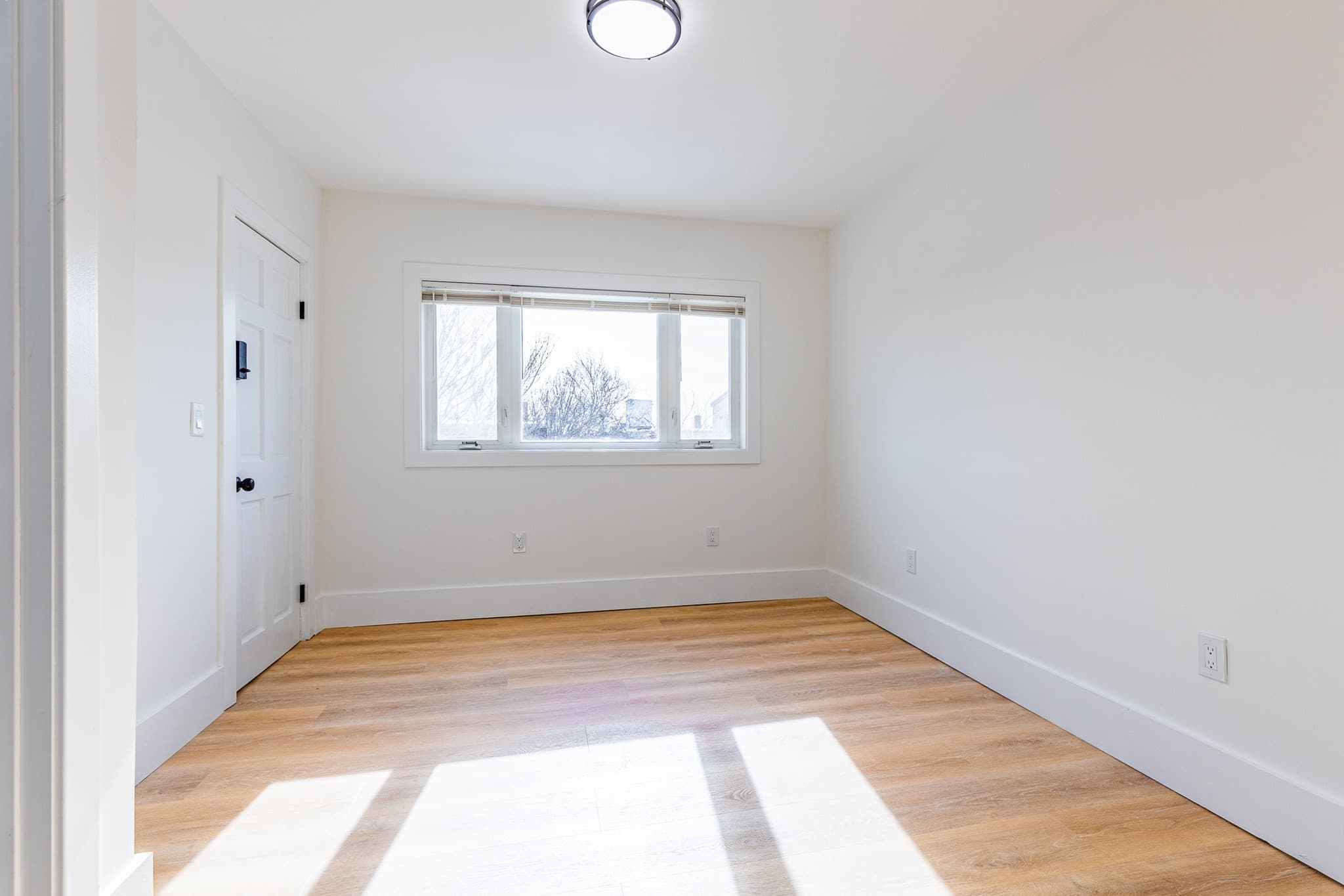 3 Family at 633 E 6th St, Boston MA 02127, photo 21 of 35