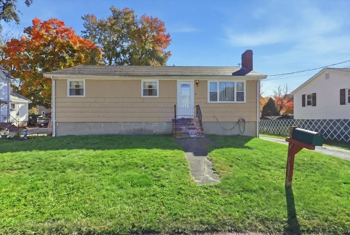 13 Horton St, Taunton MA 02780