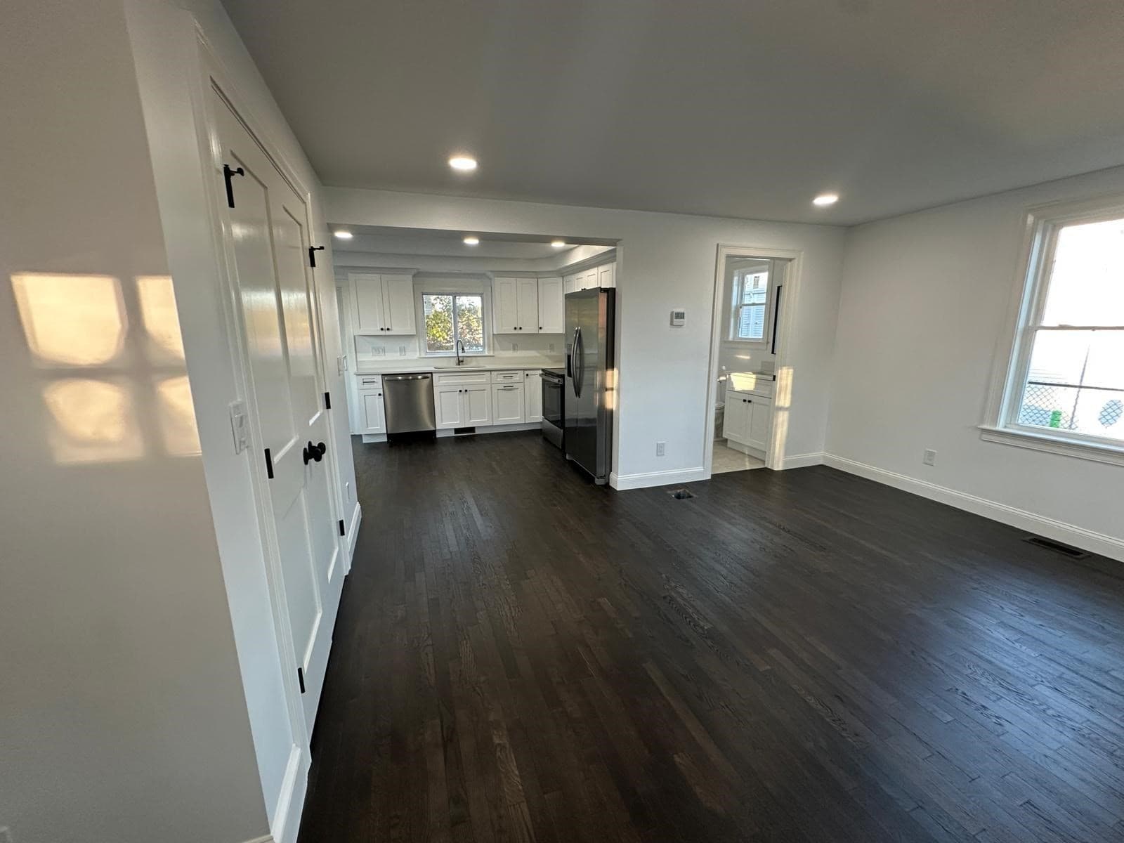 Single Family Residence at 8 Thompson Rd, Webster MA 01570, photo 7 of 42