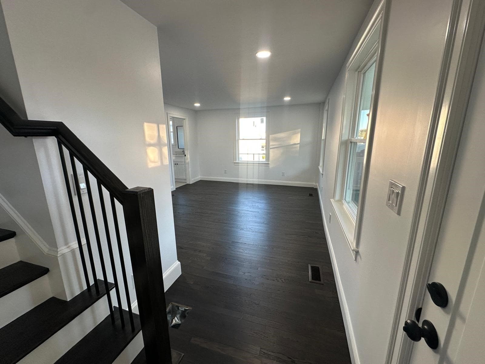 Single Family Residence at 8 Thompson Rd, Webster MA 01570, photo 5 of 42