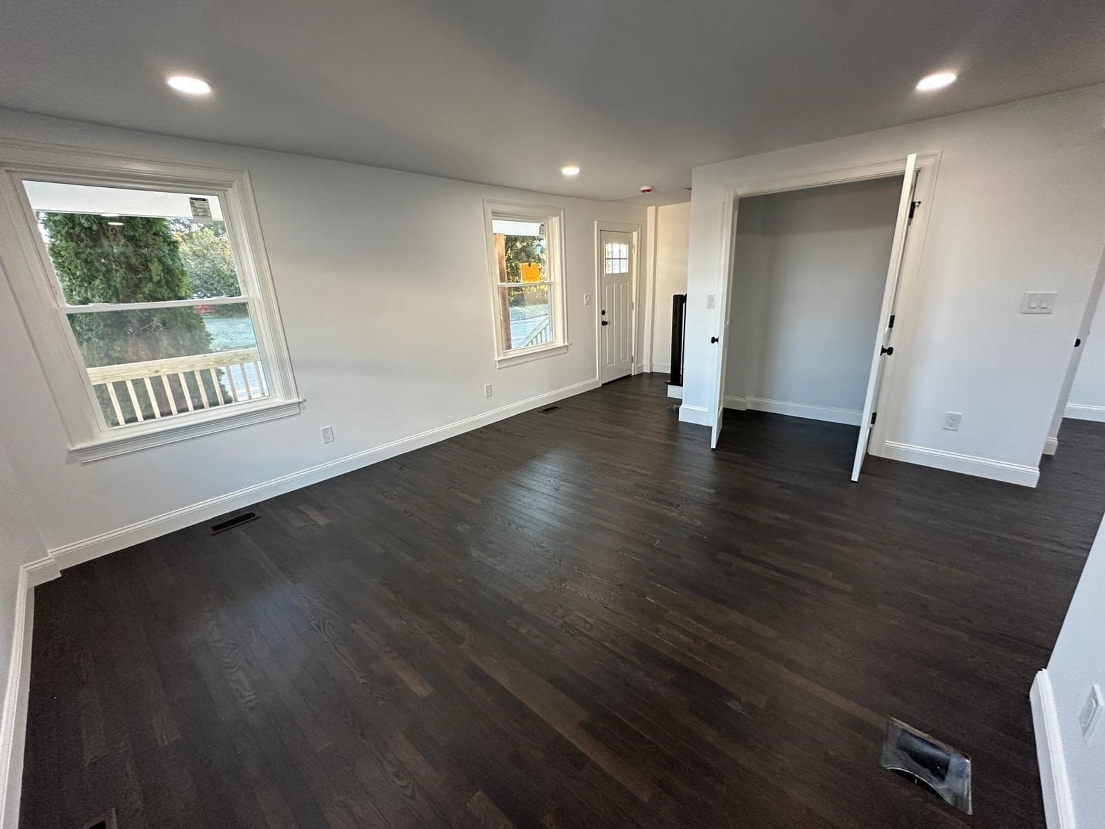 Single Family Residence at 8 Thompson Rd, Webster MA 01570, photo 9 of 42
