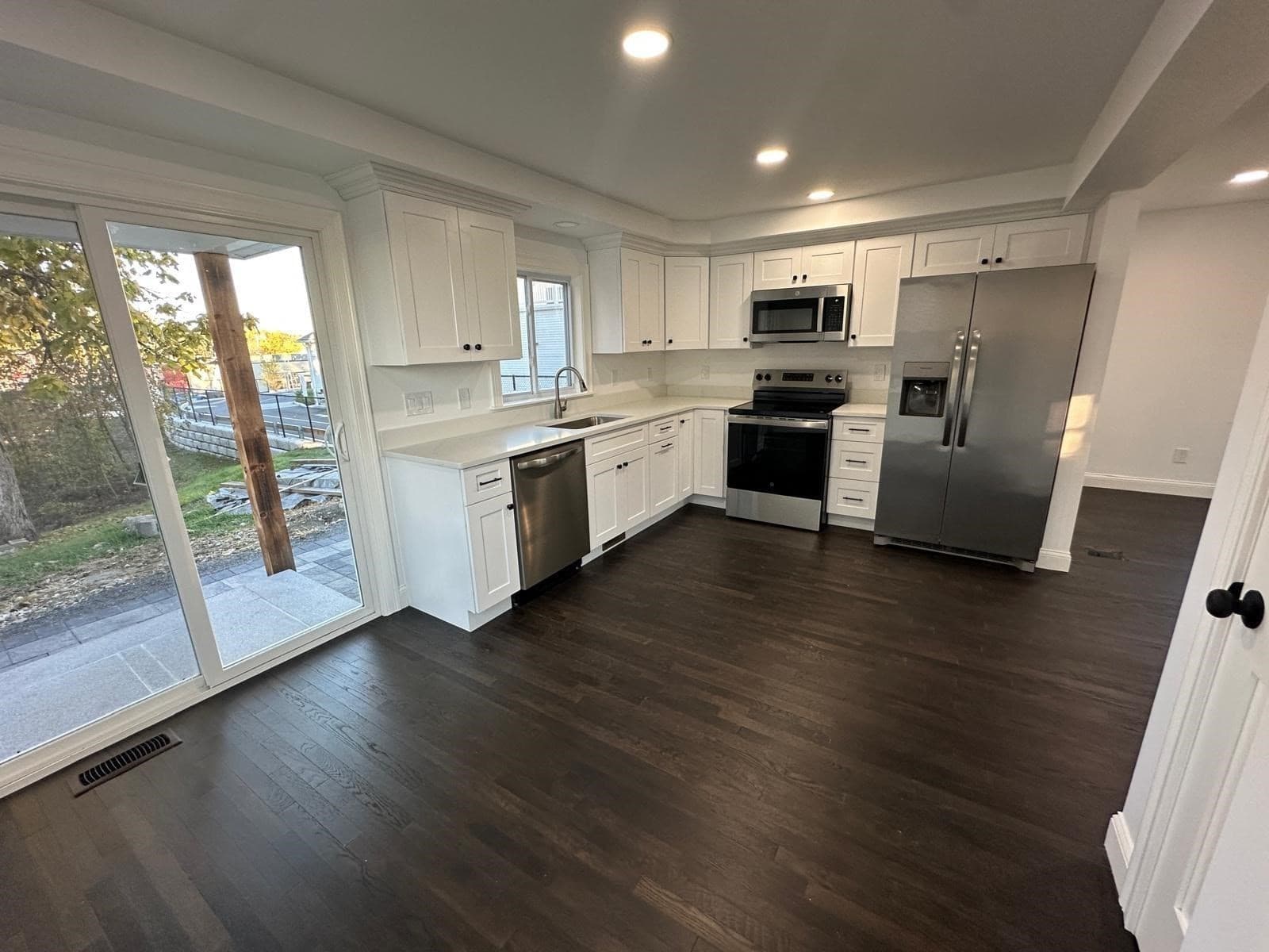 Single Family Residence at 8 Thompson Rd, Webster MA 01570, photo 18 of 42