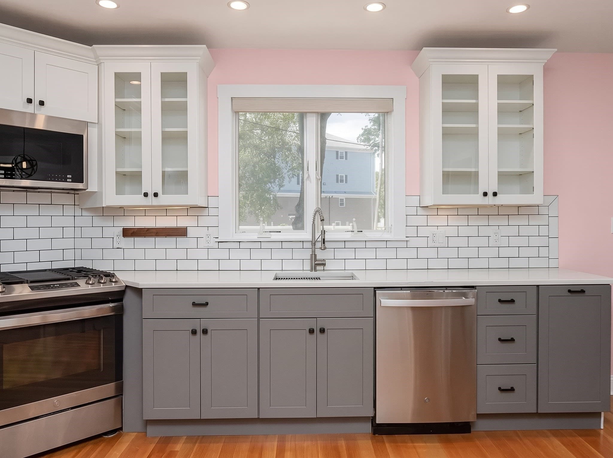 Condominium at 33 Vine St # 2, Melrose MA 02176, photo 7 of 39