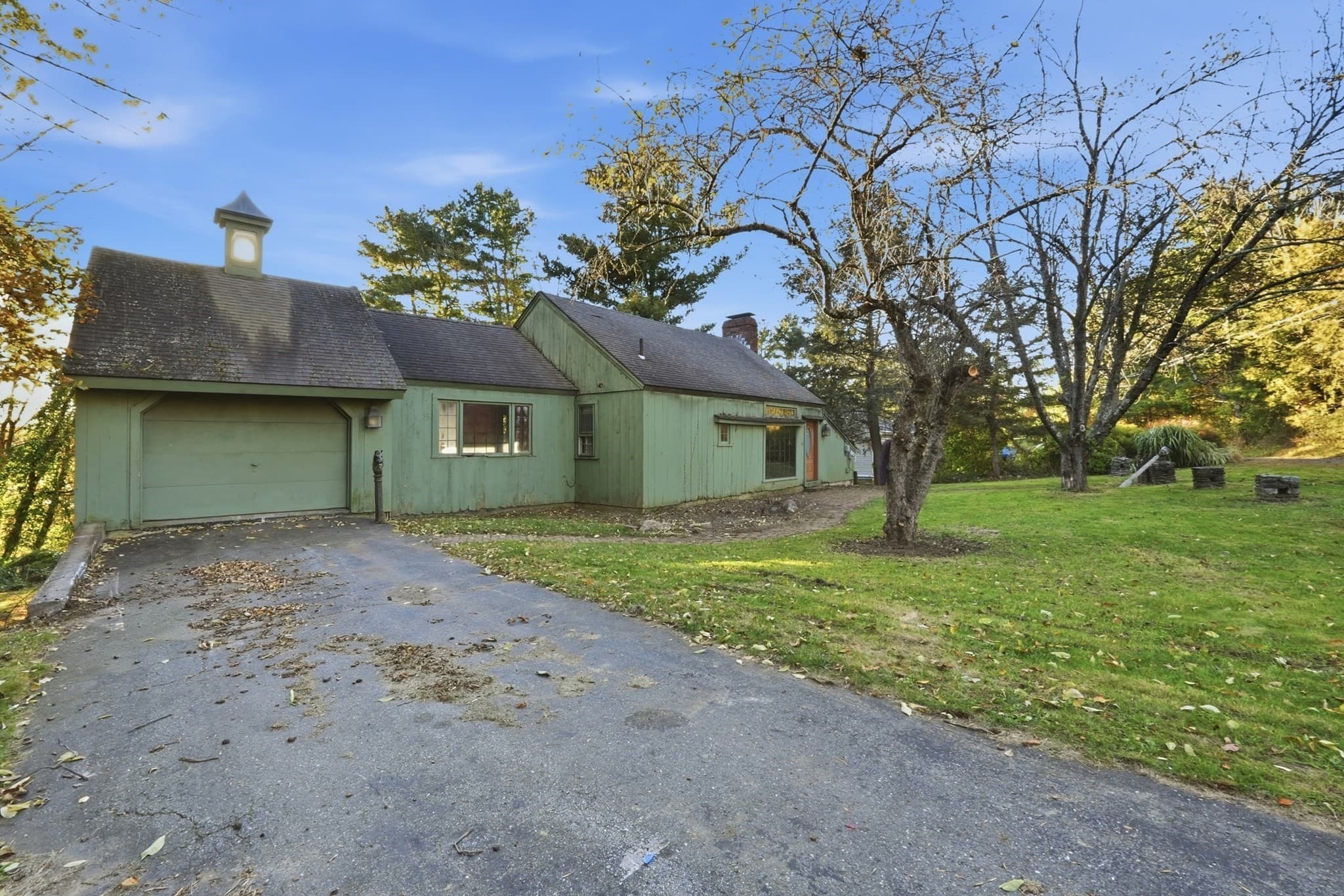 Single Family Residence at 8 Pumpkin Ln, Charlton MA 01507, photo 2 of 32